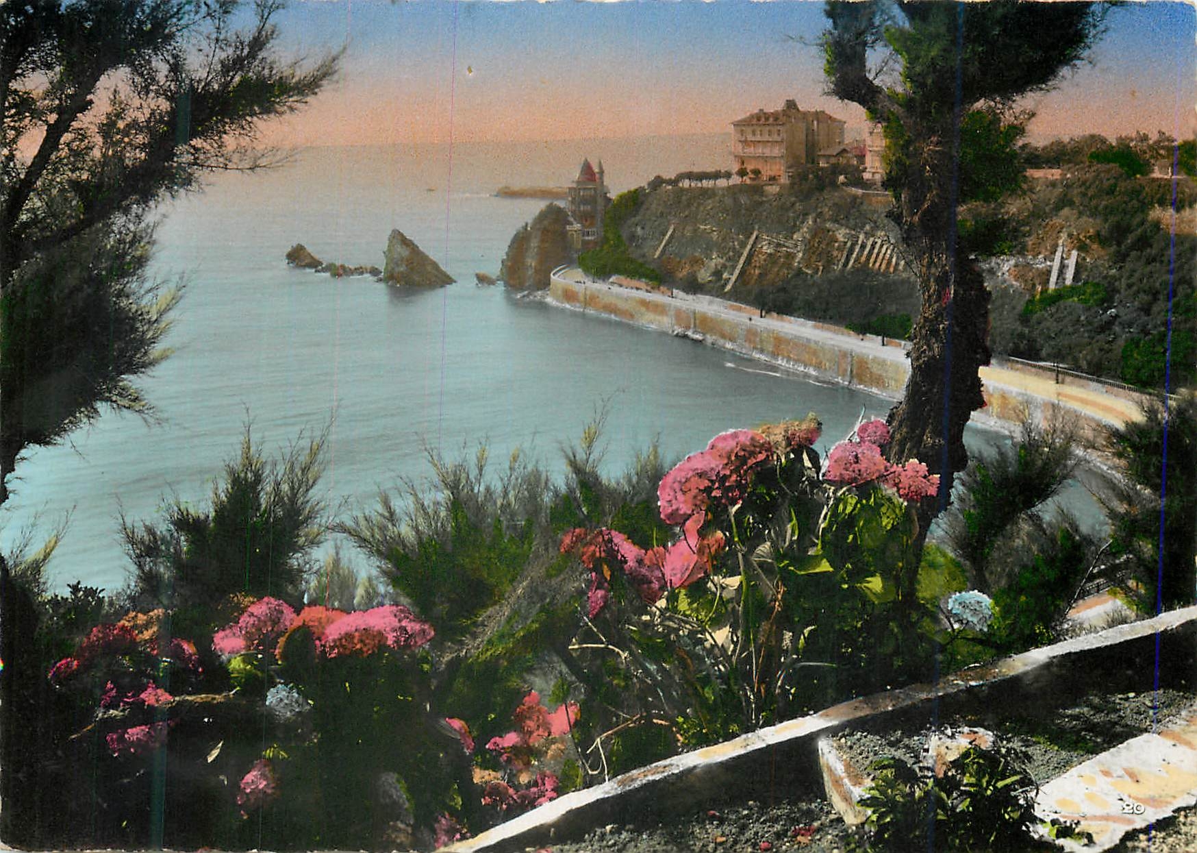 CPM Biarritz 20 un coin de la cote des basques