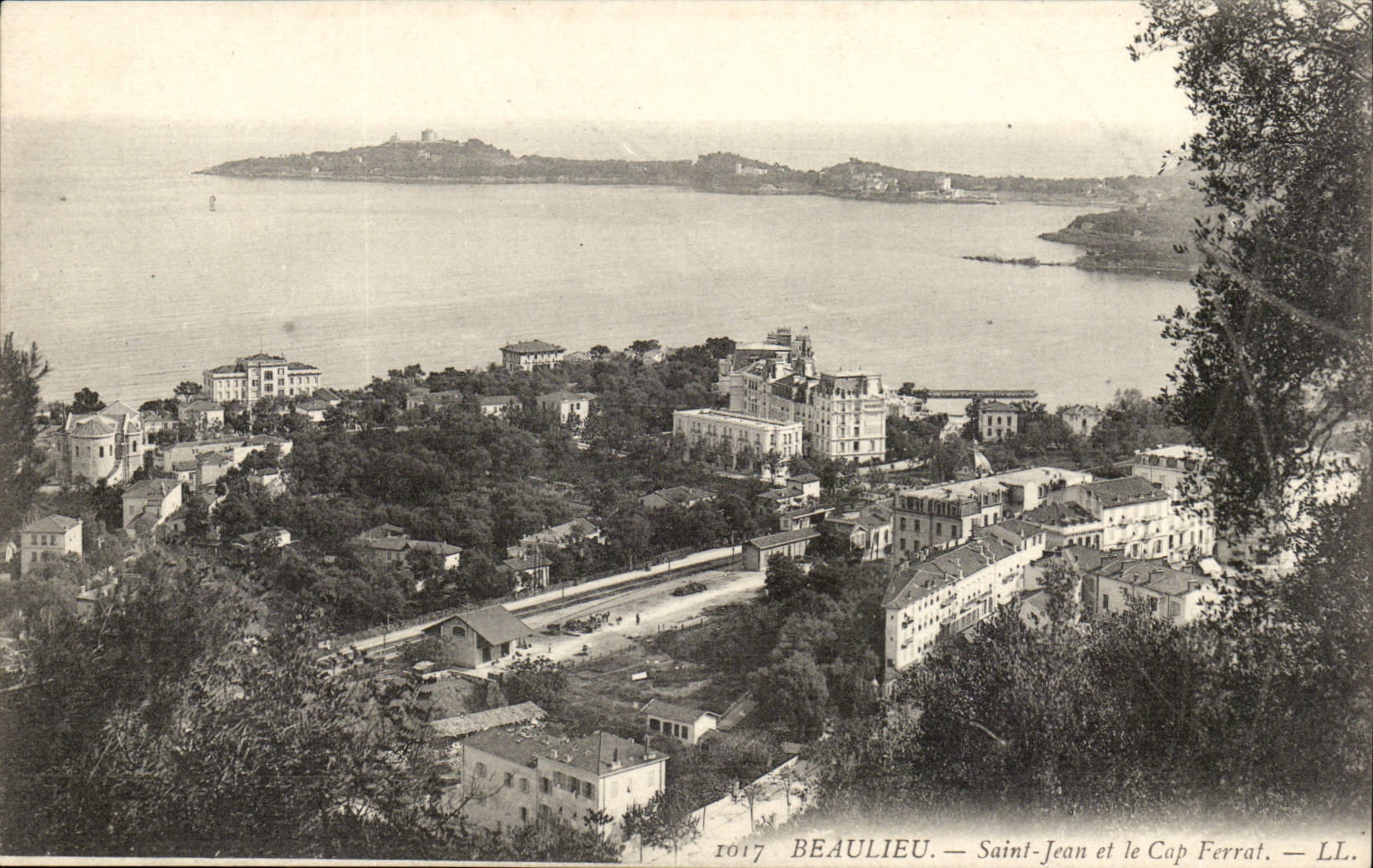 Beaulieu - Cape Ferrat and the Point of the Old people's home Saint Jean - CPA