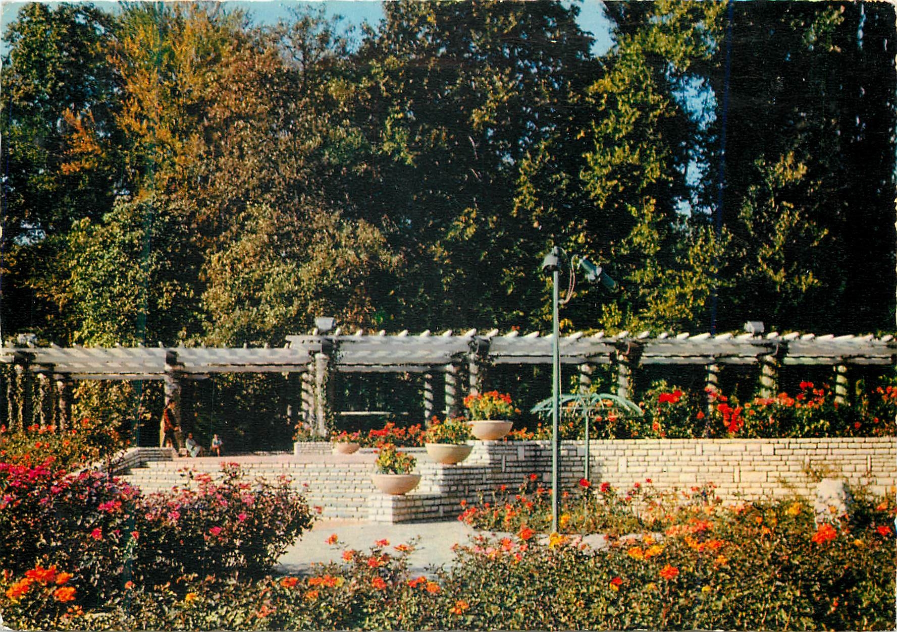 CPA Lyon La Roseraie Rosiers des millions de fleurs