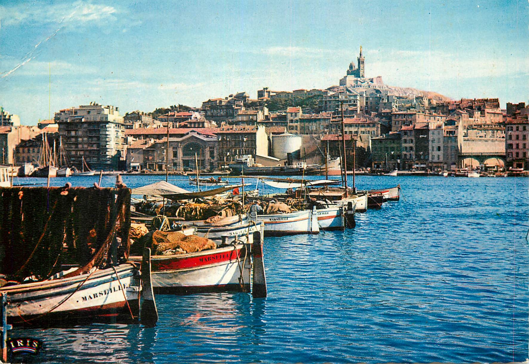 CPM Reflets de Provence Marseille B du R Un coin du Vieux Port et Notre Dame de la Garde Bateaux de peche