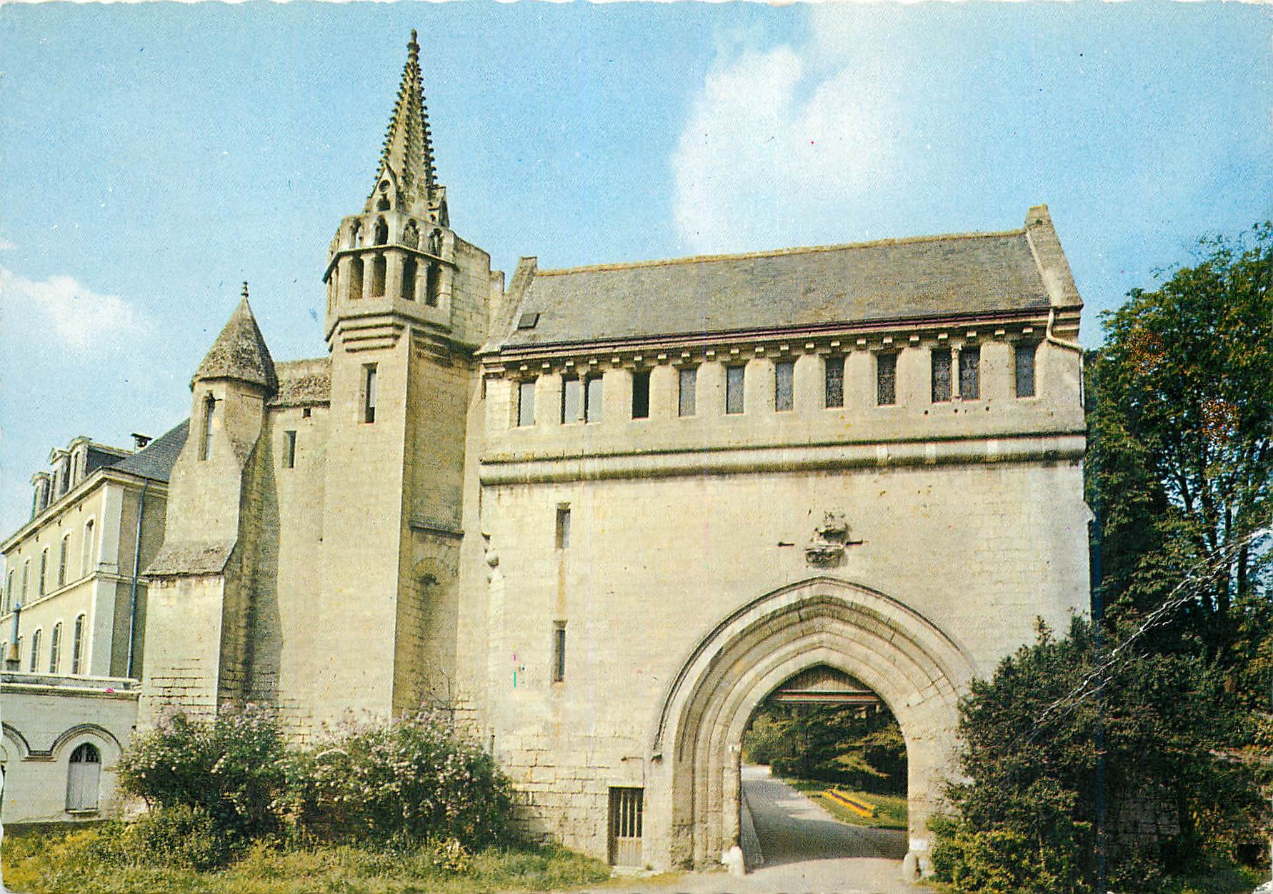CPM En Touraine Marmoutier Portail de la Crosse Construit par l Abbe Hugues de Rochecorbon en pour la defense de l Abbay