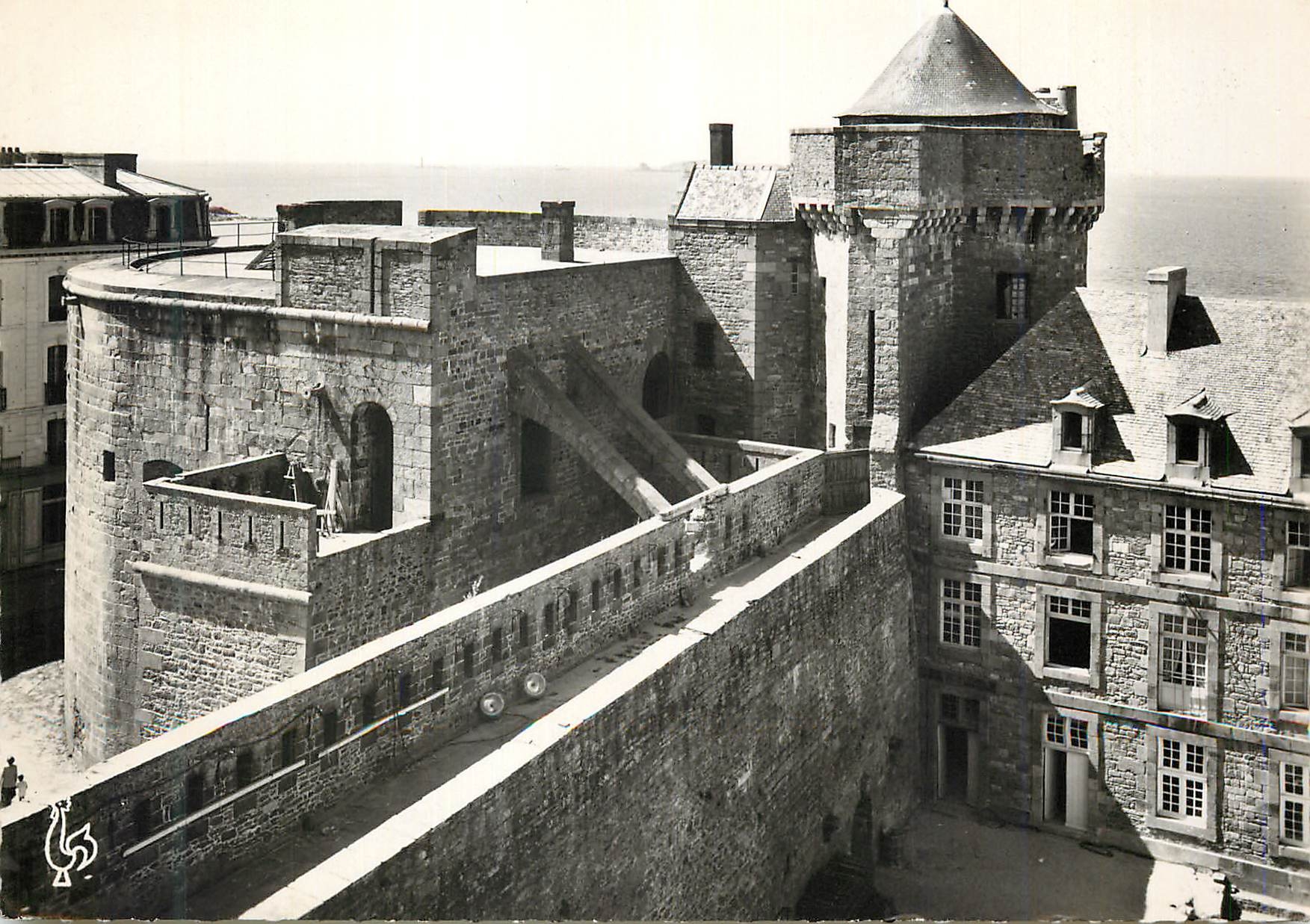 CPM St Malo Le Chateau la Quic en Groigne et le Petit Donjon