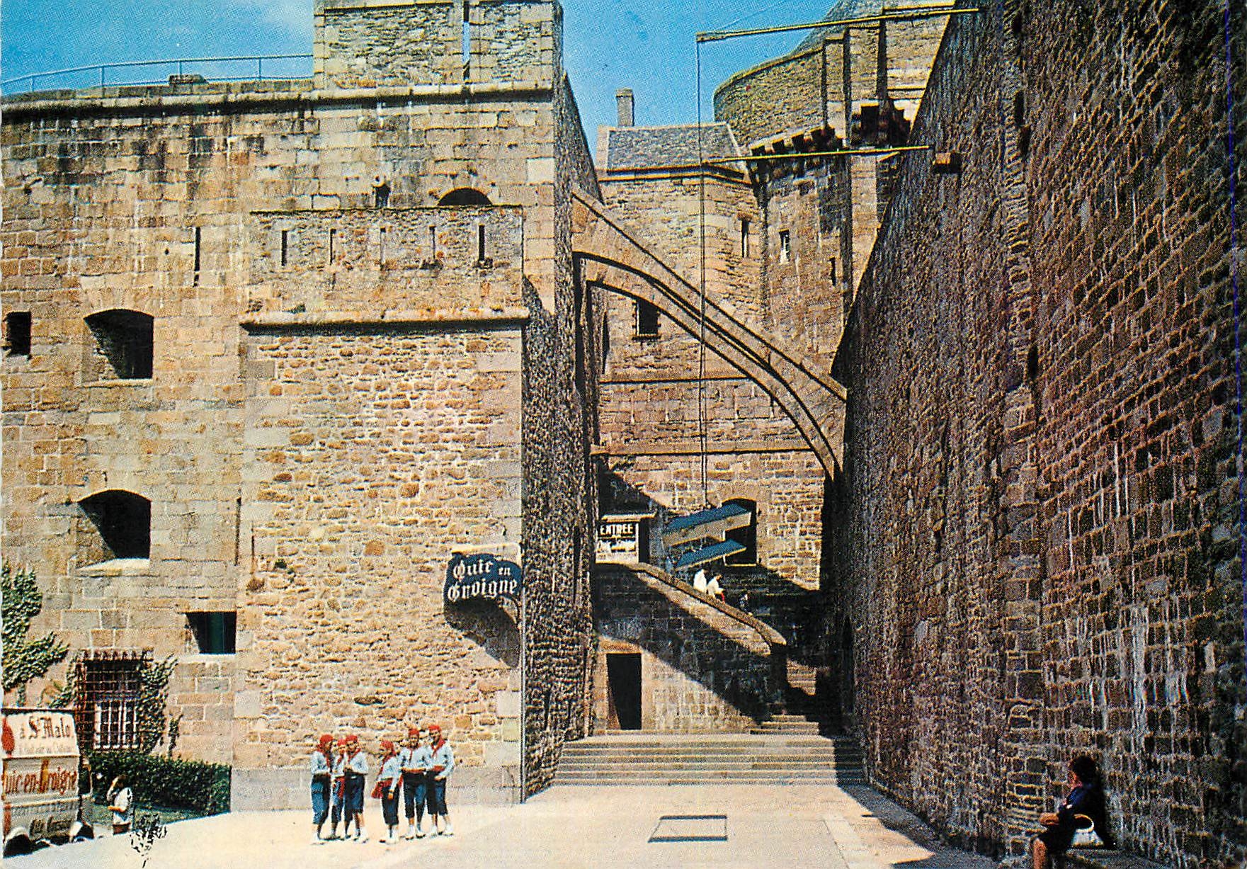 CPM Saint Malo Musee Quic en Groigne
