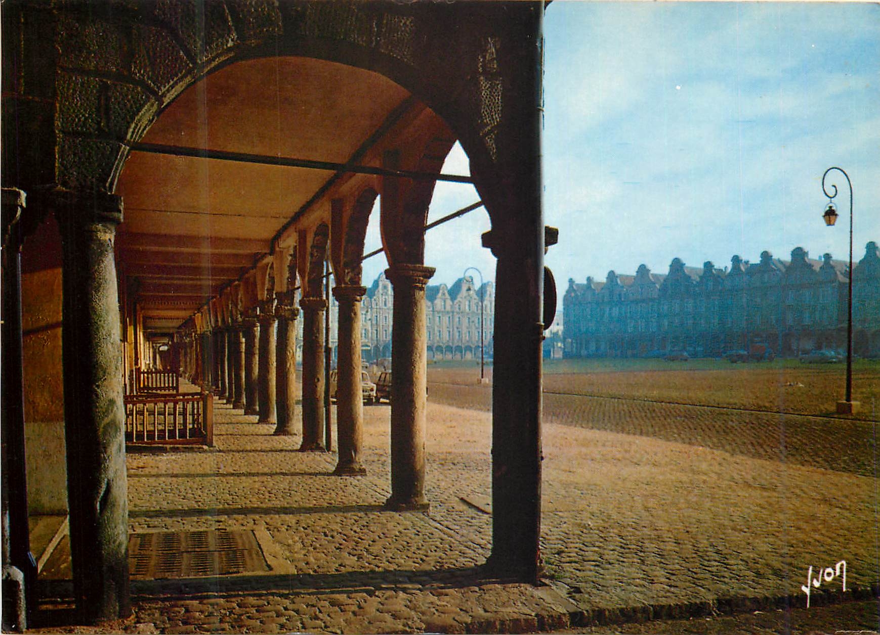 CPM Couleurs et Lumiere de France Arras Pas de Calais la Grande Place