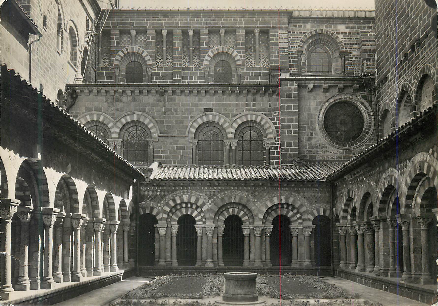 CPM Le Puy en Velay Le Cloitre de la Cathedrale Ensmeble