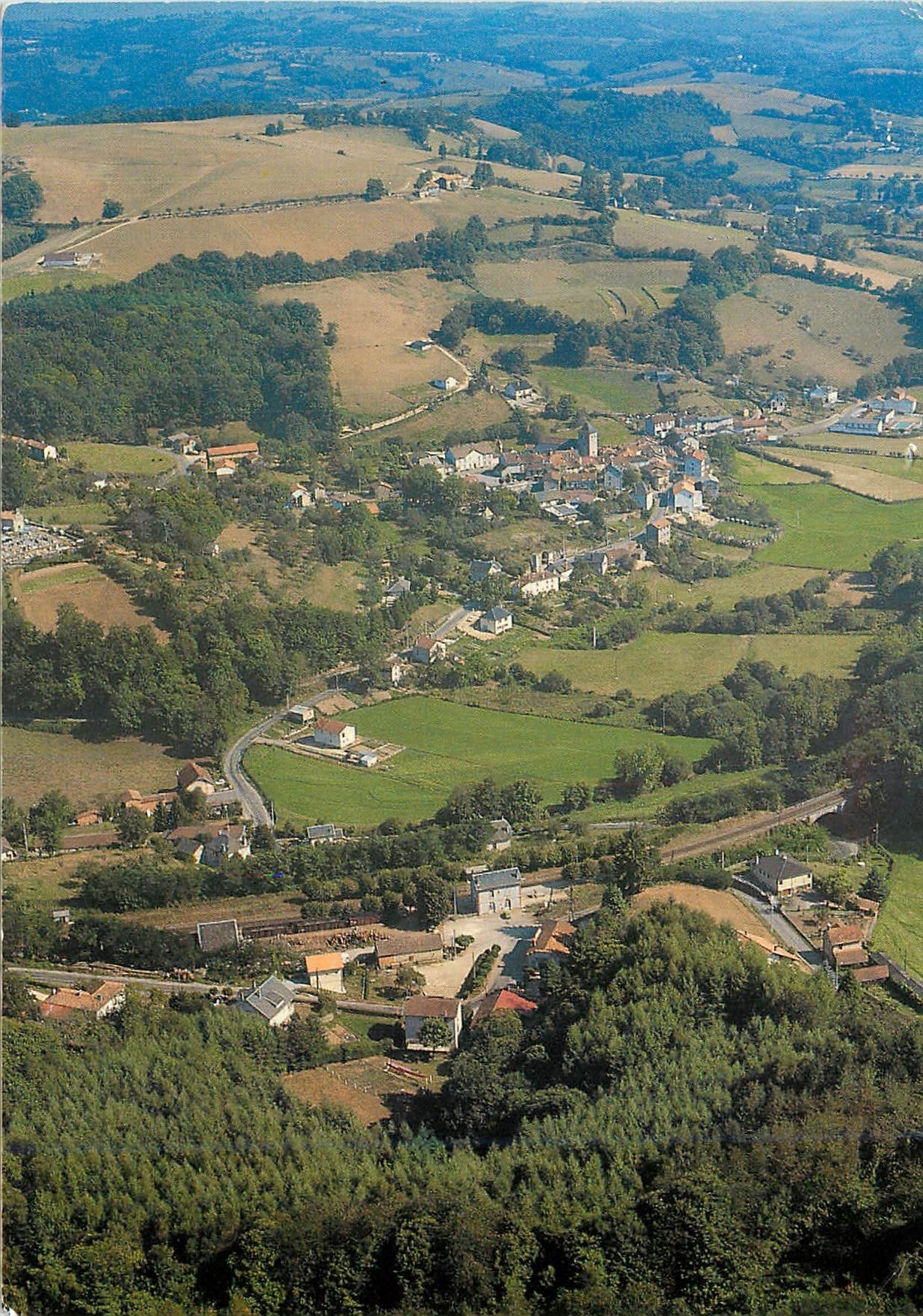 CPM La France vue du ciel Boisset Cantal Vue generale