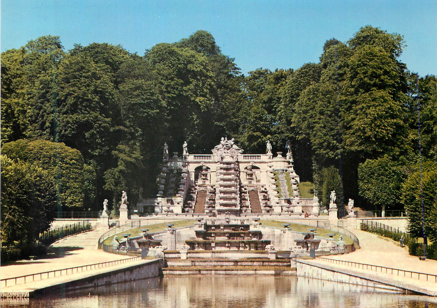 CPM St Cloud (Hts de Seine) Le Parc La Cascade