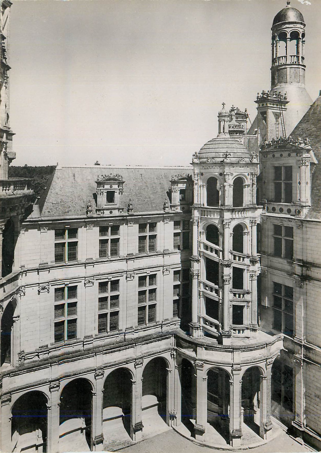 CPM Chambord (Loir et Cher) Le Chateau (1519 1550 environs) L'Escalier Froncois Ier