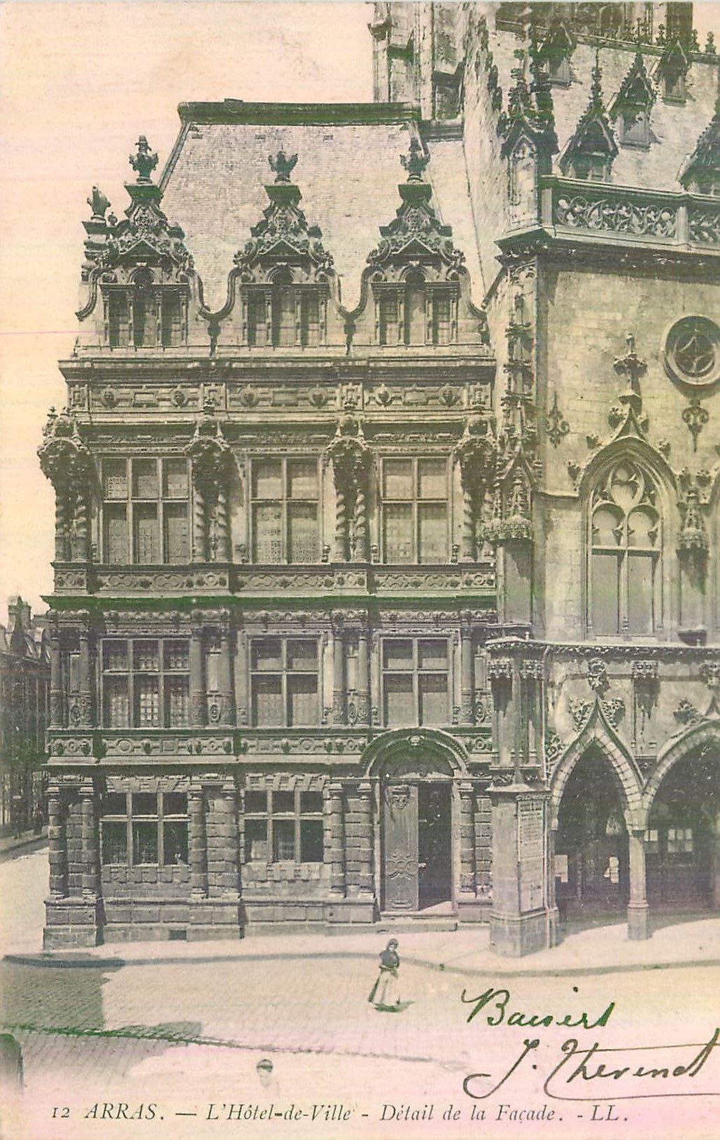 CPA Arras L'Hotel de Ville Detail de la Facade