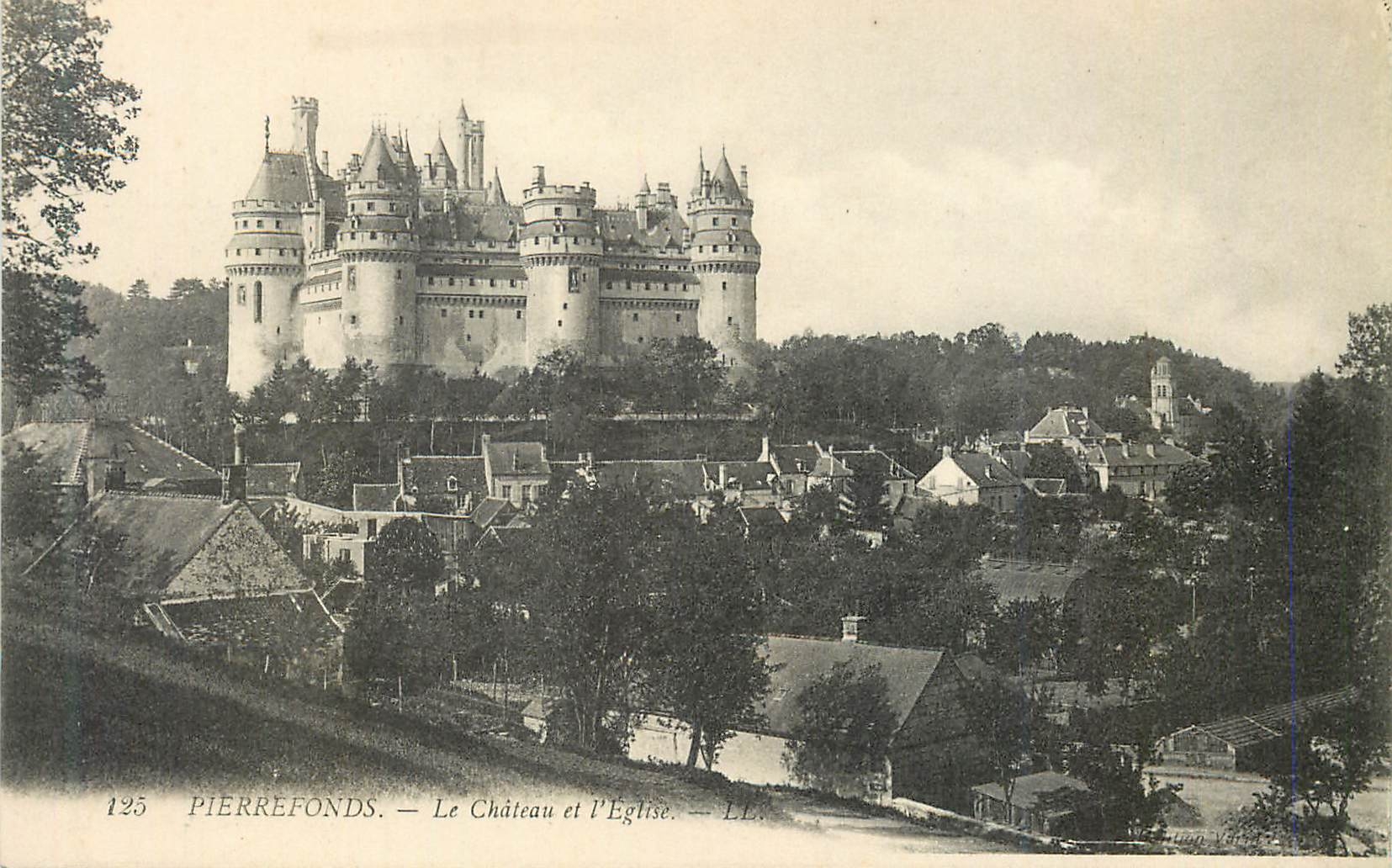 CPA Pierrefonds Le Chateau et l'Eglise