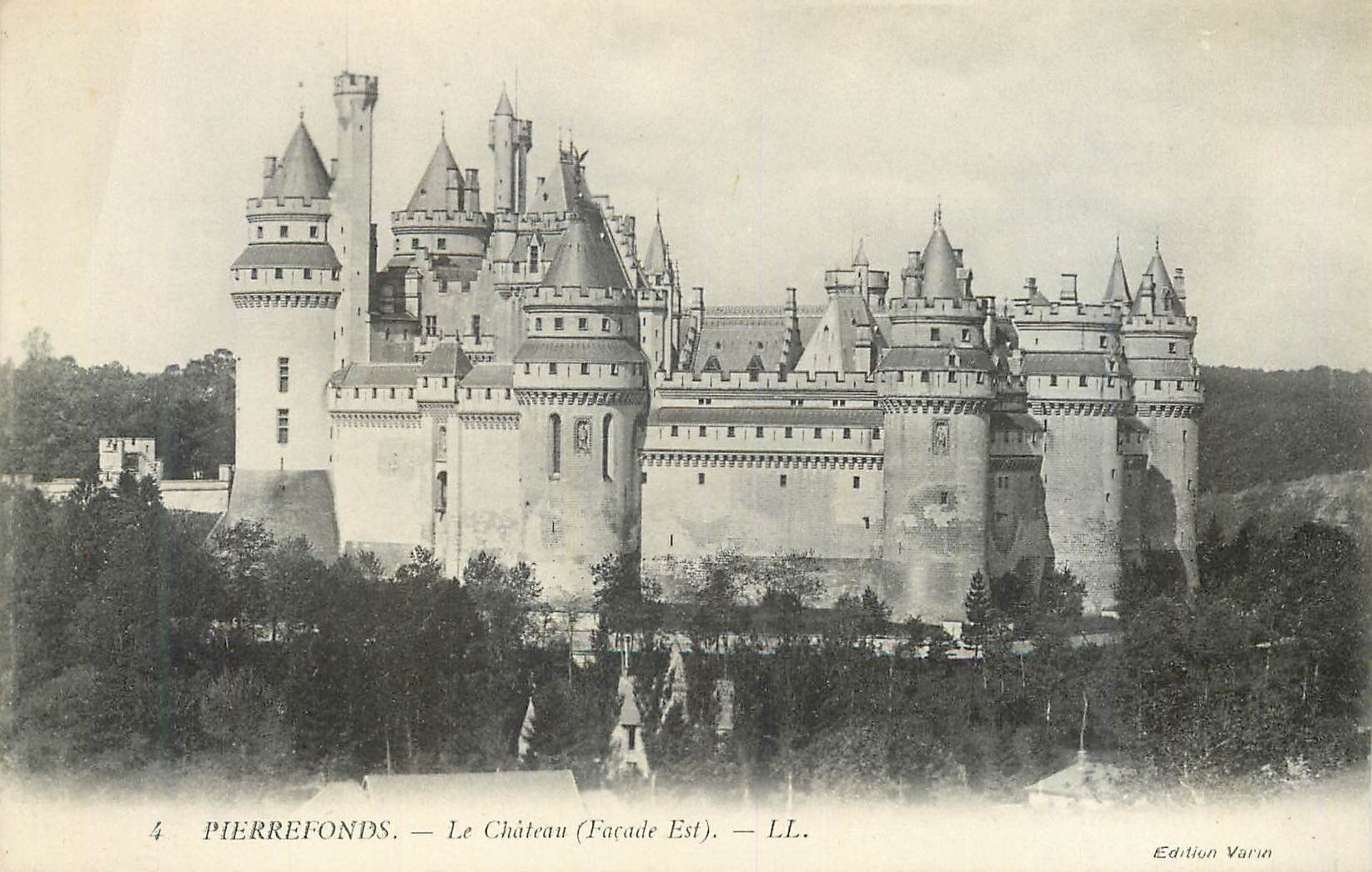 CPA Pierrefonds Le Chateau (Facade Est)