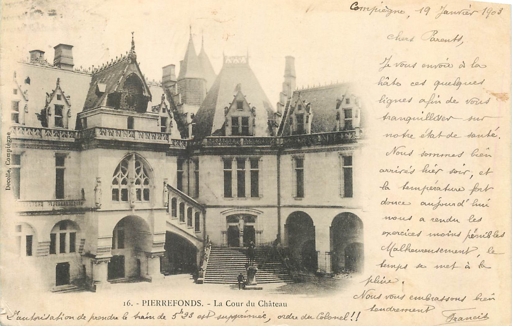 CPA Pierrefonds La cour du Château (carte 1900)