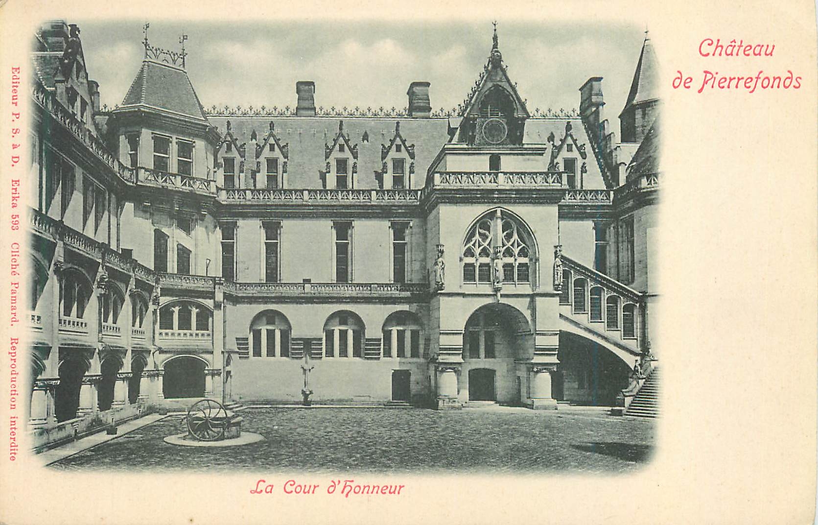 CPA Chateau de Pierrefonds La Cour d'Honneur (carte 1900)