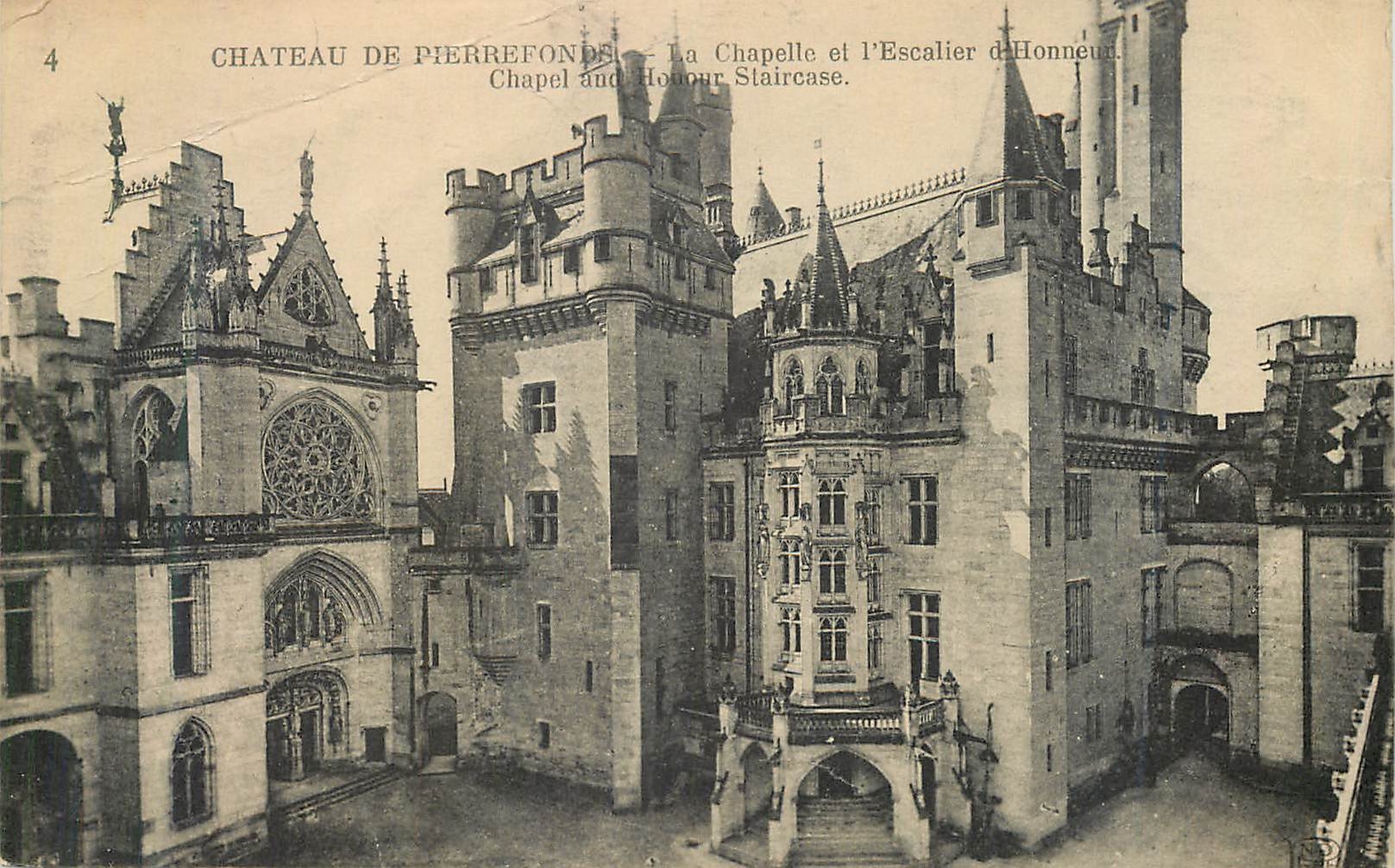 CPA Chateau de Pierrefonds La Chapelle et l'Escalier d'Honneur