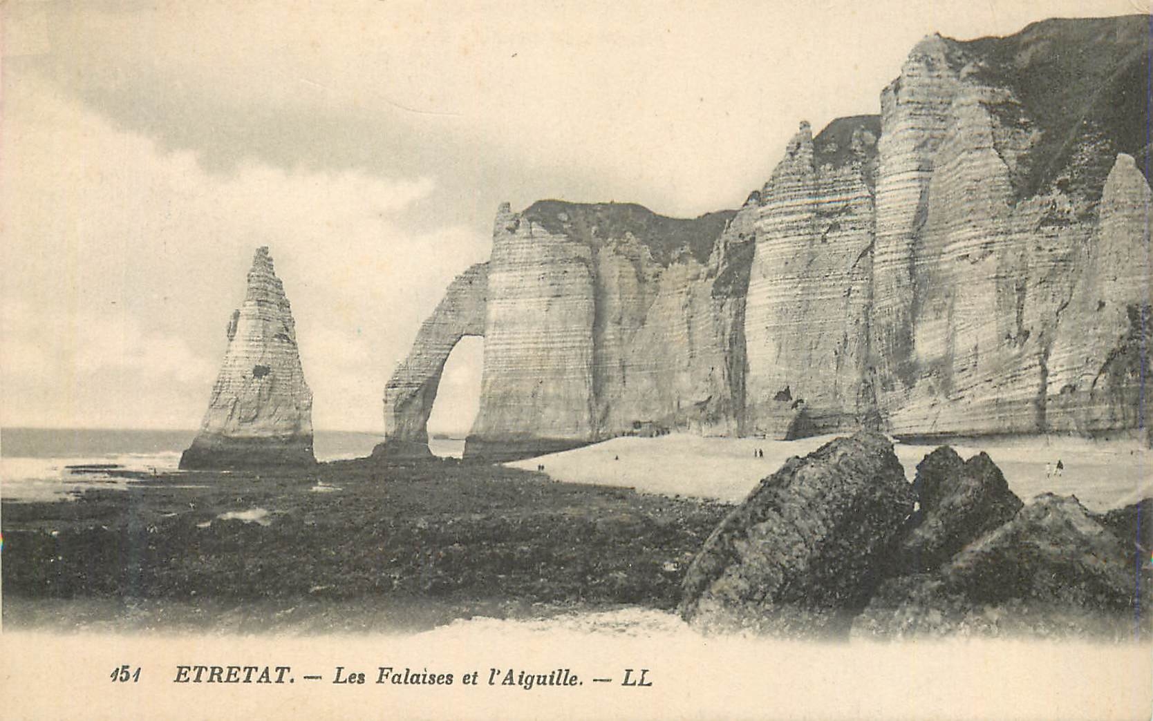 CPA Etretat Les Falaises et L'Aiguille