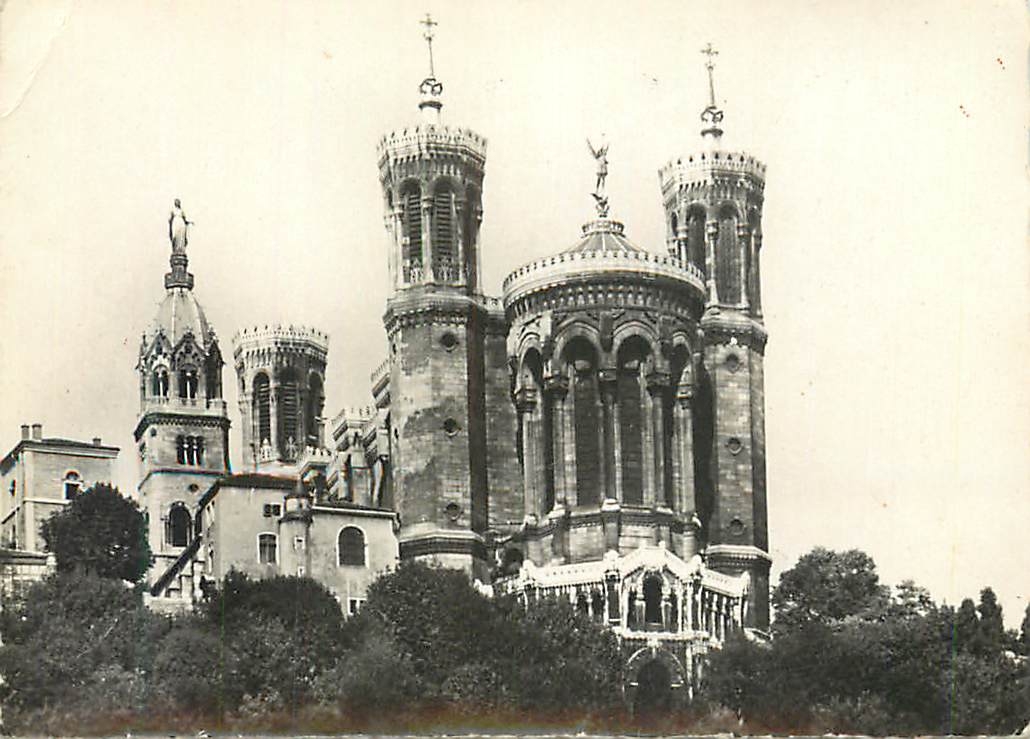 CPM les Tours de la Basilique Notre Dame de Fourviere