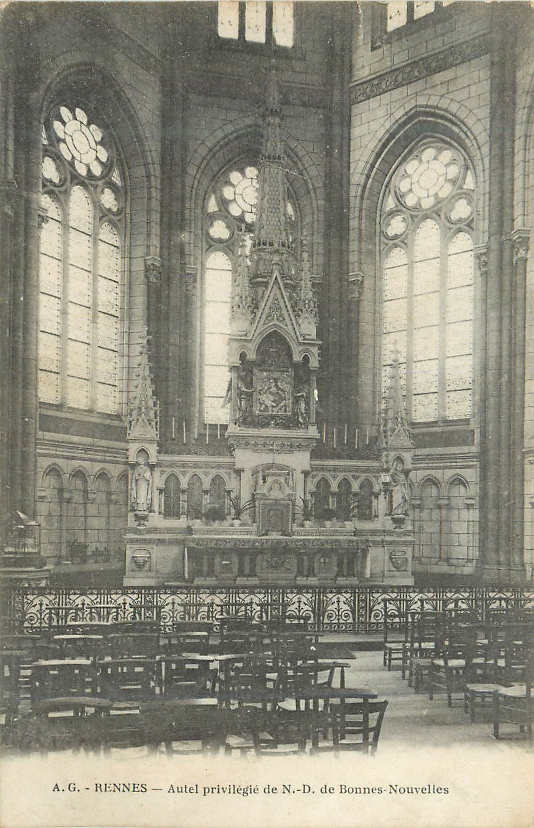 CPA A g rennes autel privilegie de n d de bonnes nouvelles