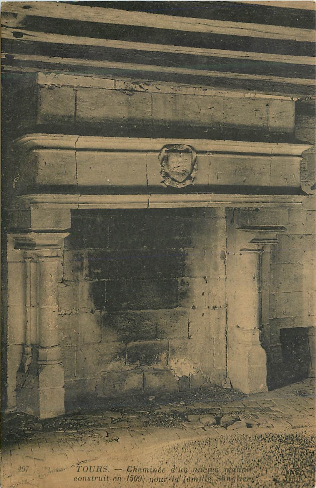 CPA Tours cheminee d un ancien