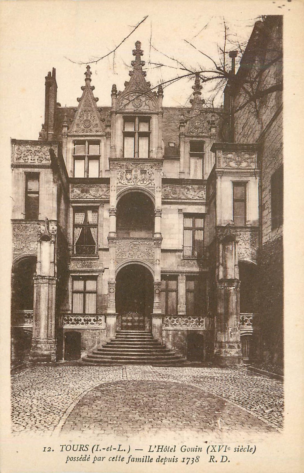 CPA 12 tours (i et l) l hotel gouin (xvi siecle) possede par cette famille depuis 1738