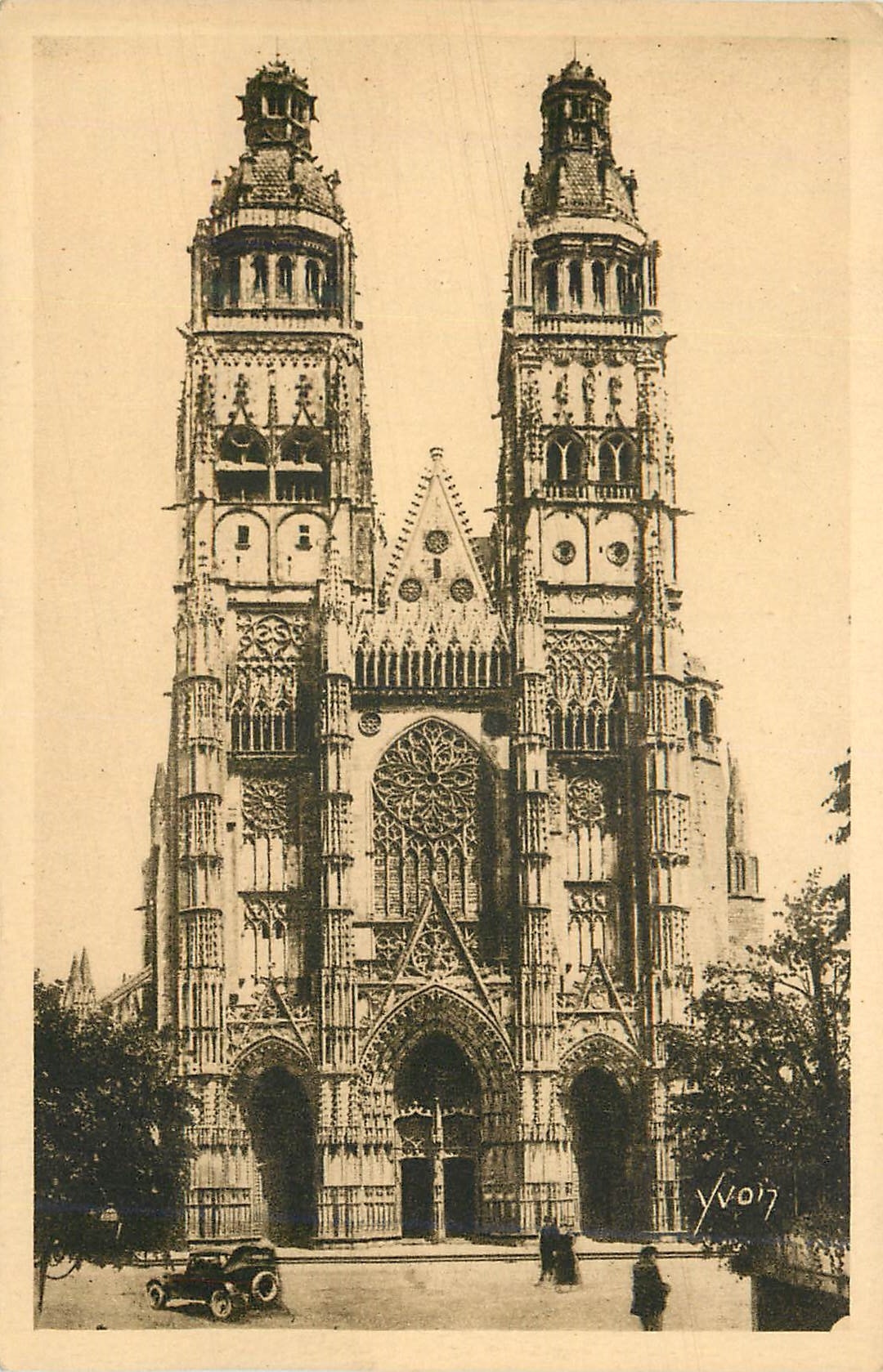 CPA Tours (indre et loire) la cathedrale st gatien (facade)