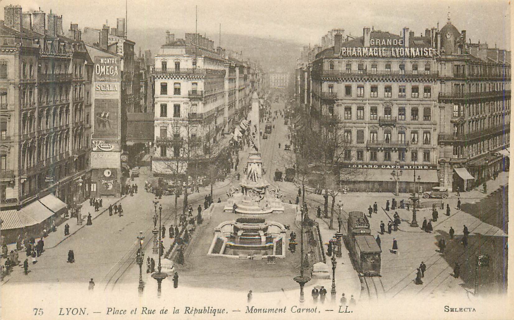 CPA 75 lyon place rue de la republique monument carnot Tramway