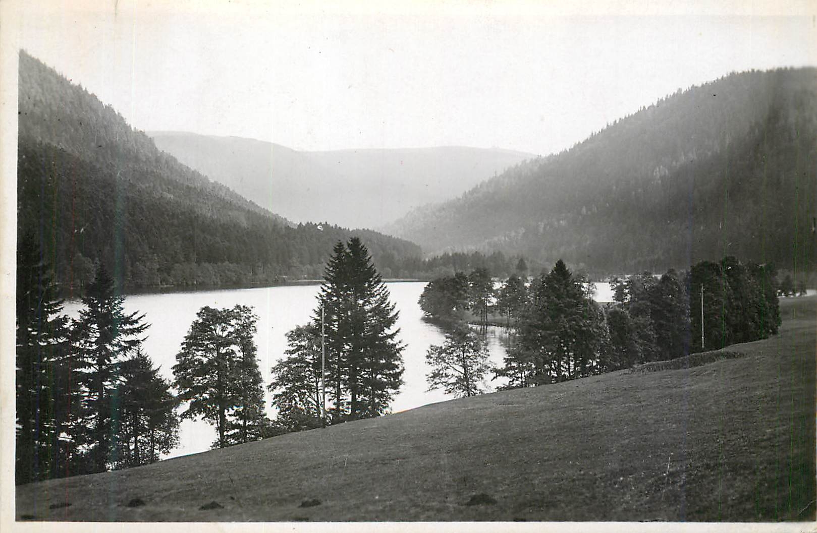 CPM 15710 c lac de longemer et vue sur le hohneck