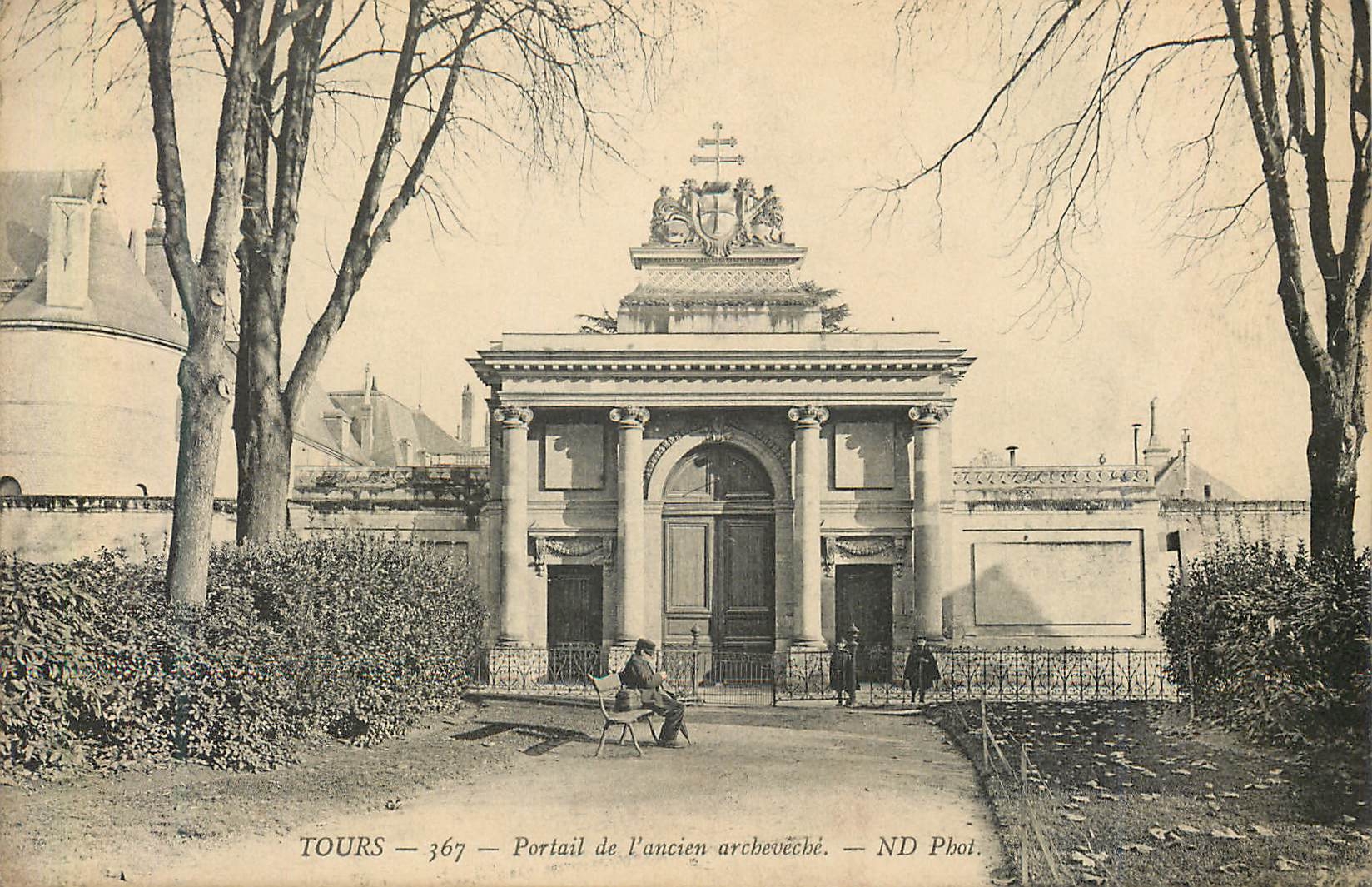 CPA Tours 367 portail de l ancien archeveche