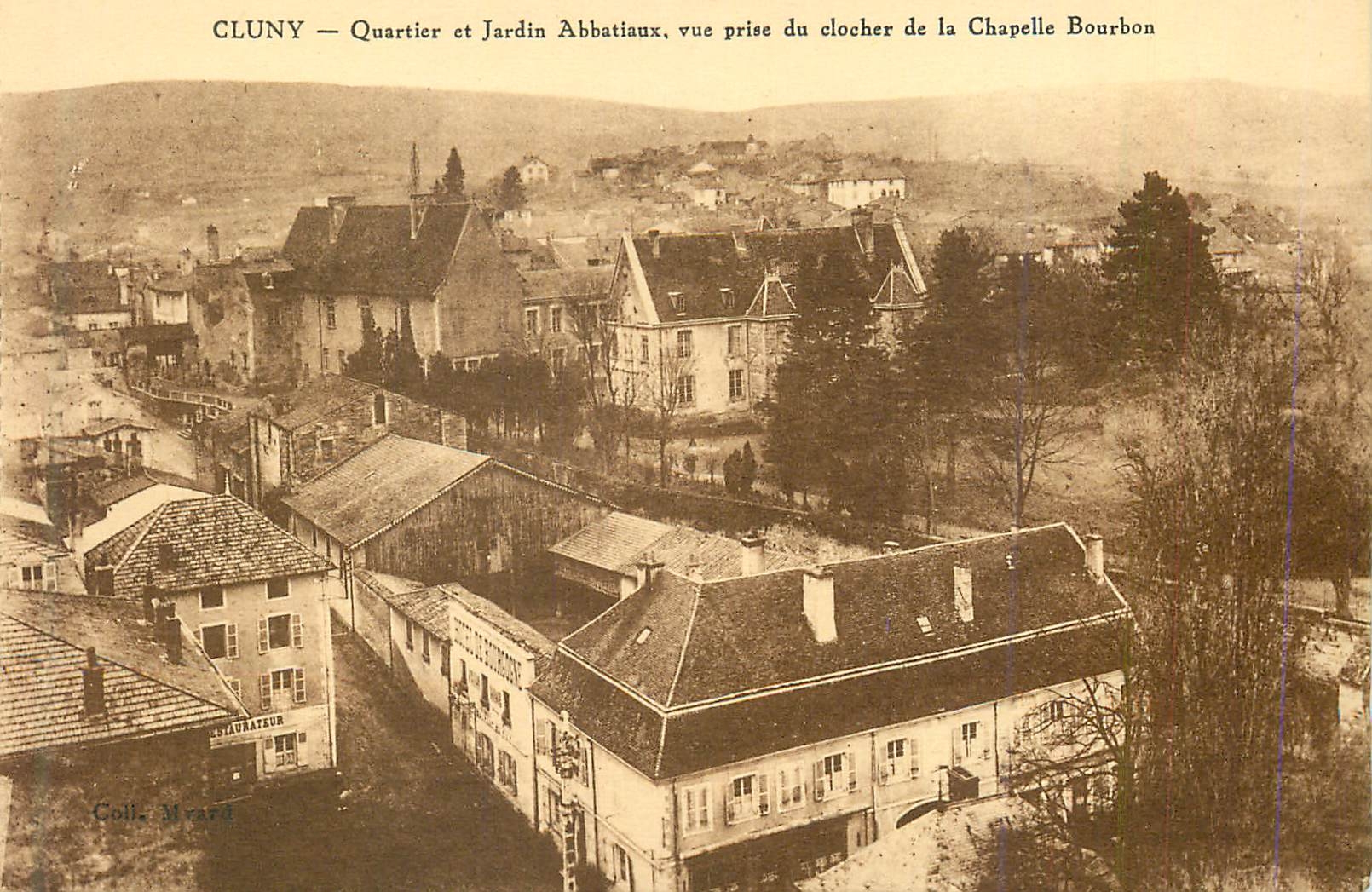 CPA Cluny quartier et jardin abbatiaux vue prise du clocher de la chapelle bourbon