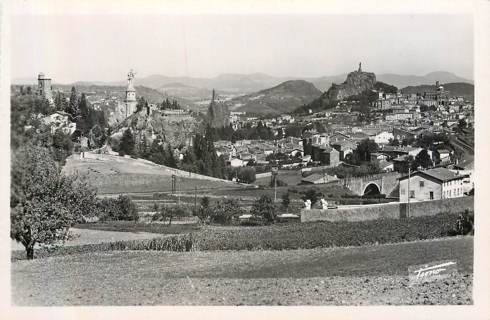 CPM 3 le puy(h l) vue generale dite des quatre rochers