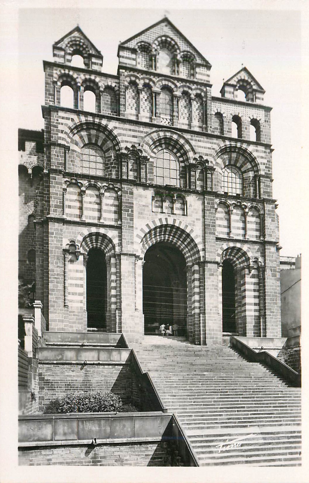CPM 20 le puy espaly(hte loire) facade de la cathedrale