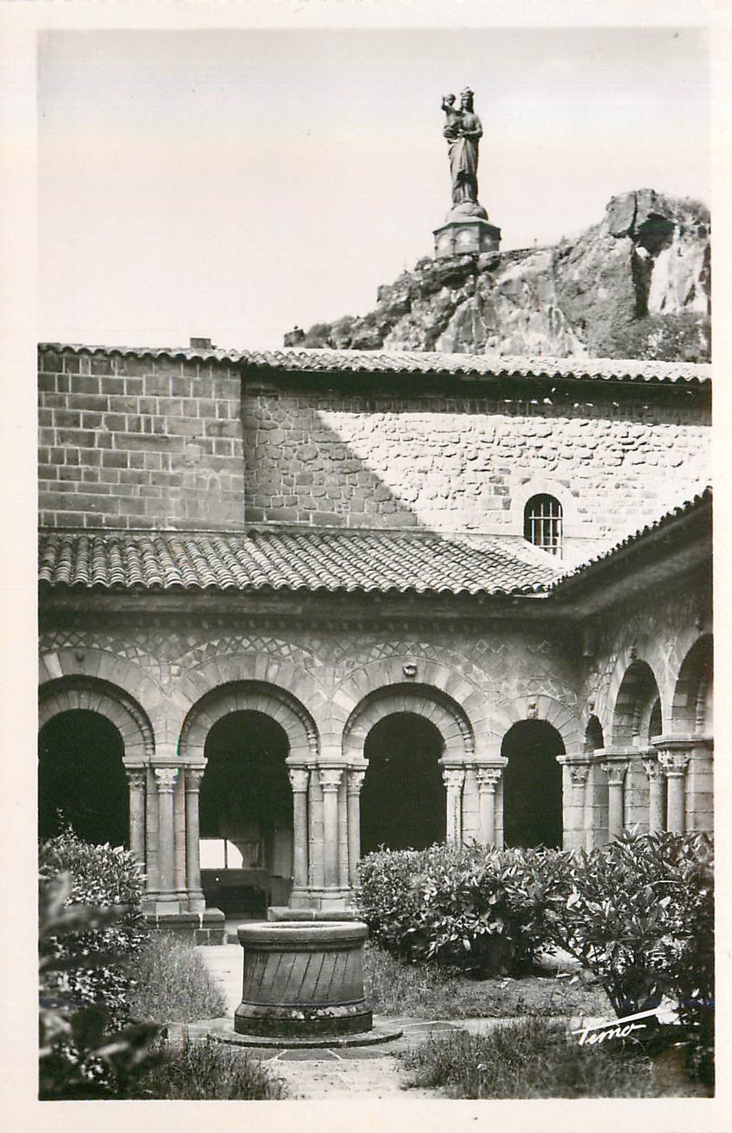 CPM 24 le puy espaly(h l) le cloitre et le rocher corneille