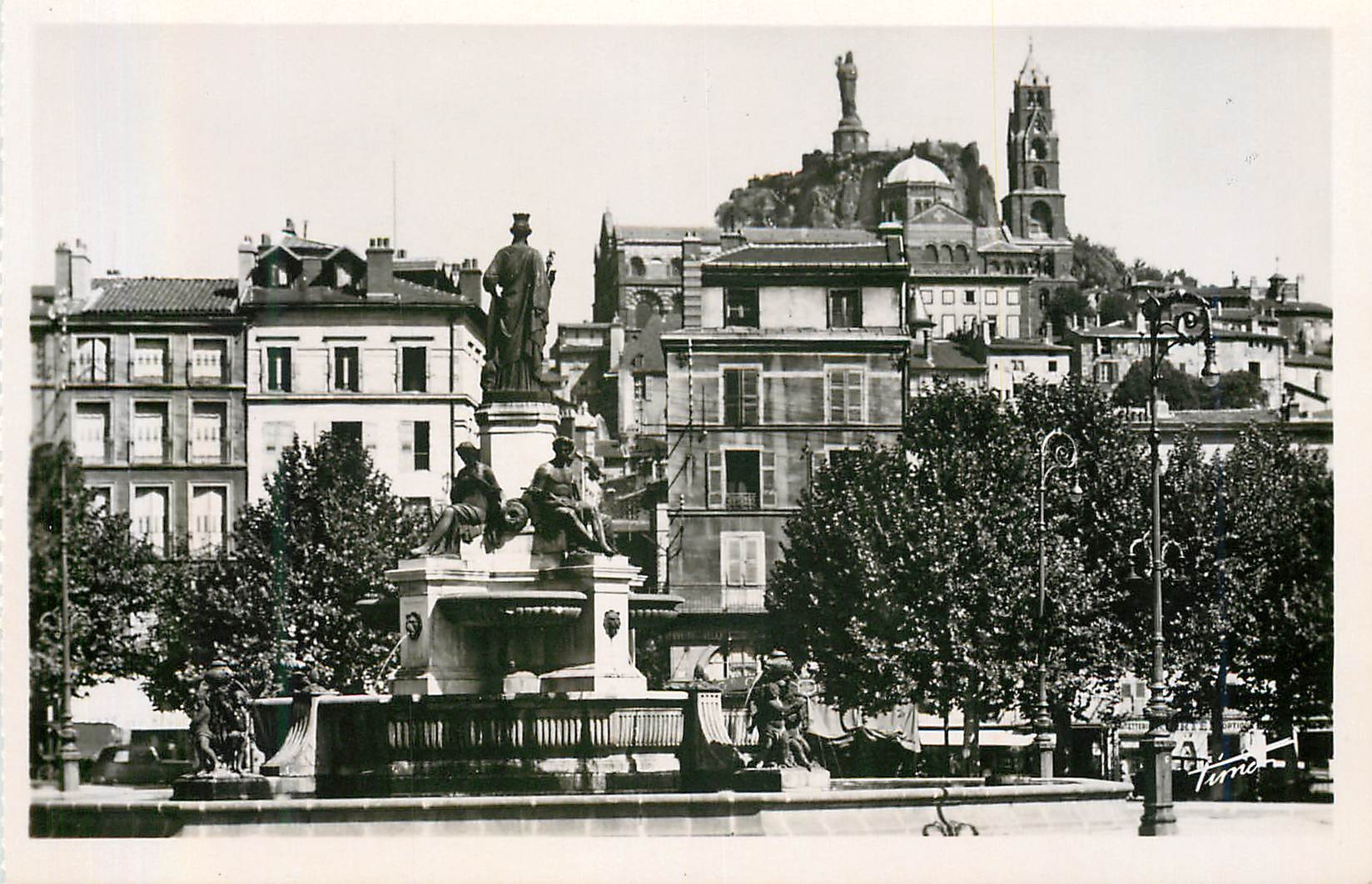 CPM 26le puy espaly(h l) place du breuil la fontaine crozatier