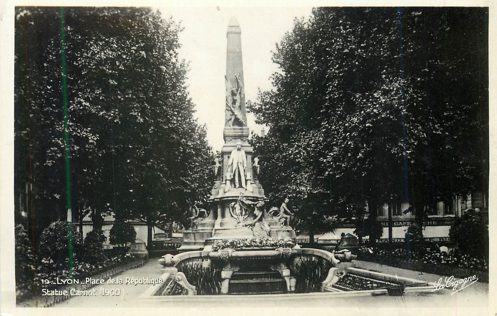 CPM 19 lyon place de la republique statue carnot 1960