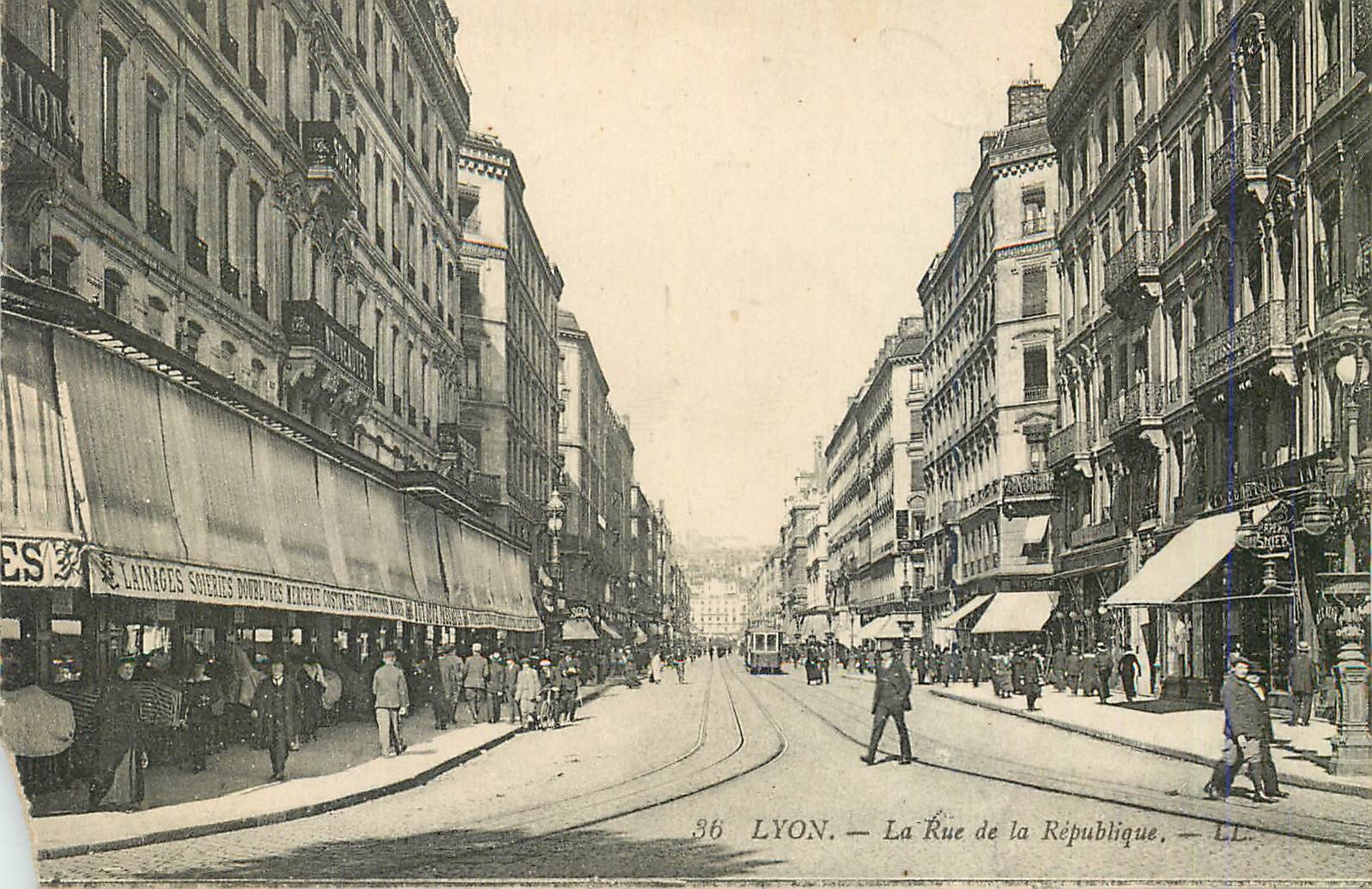 CPA 36 lyon la rue de la republique