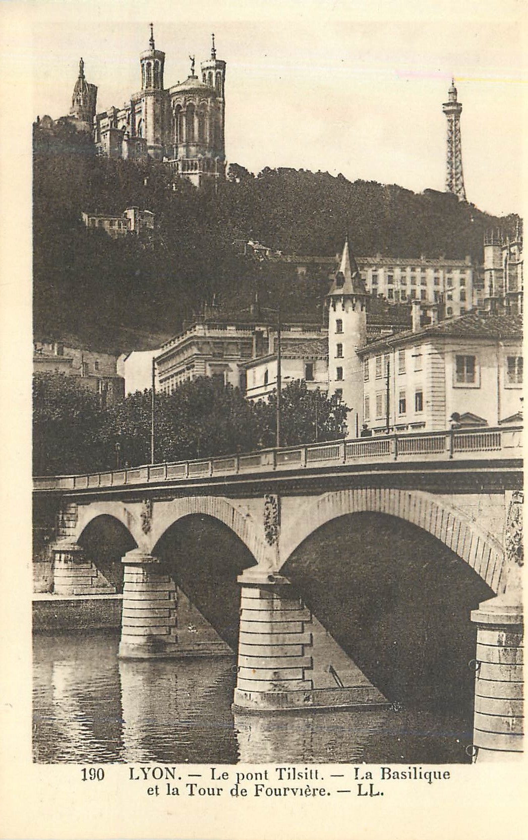 CPA 190 lyon le pont tilsill la basilique et la tour de fourviere