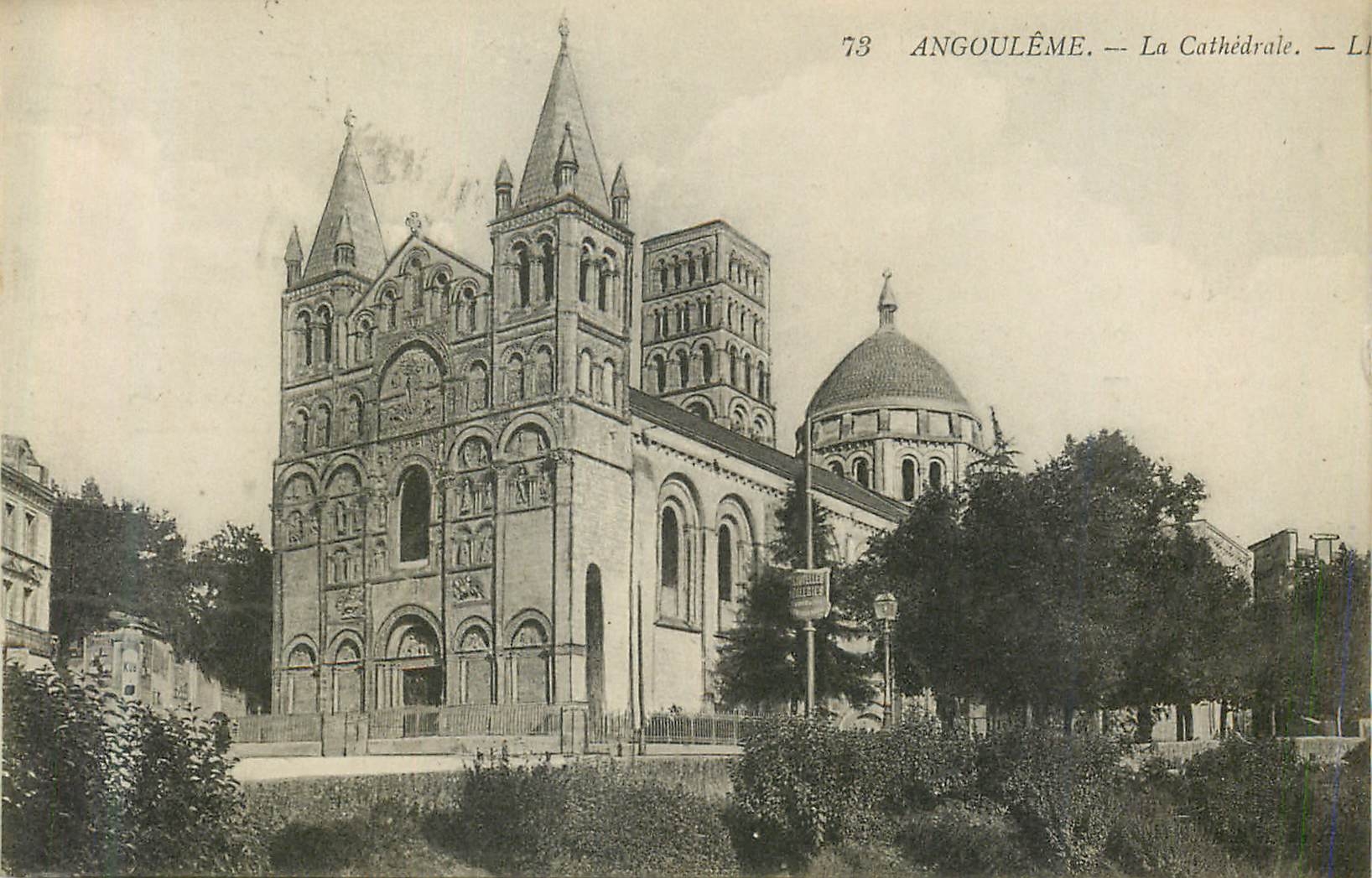 CPA Angouleme La Cathedrale 
