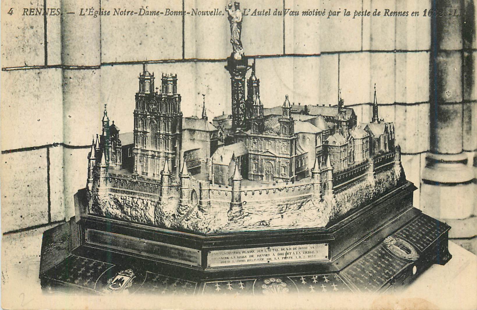 CPA Rennes L Eglise Notre Dame Bonne Nouvelle L'autel du vœu motive par la Peste de Rennes