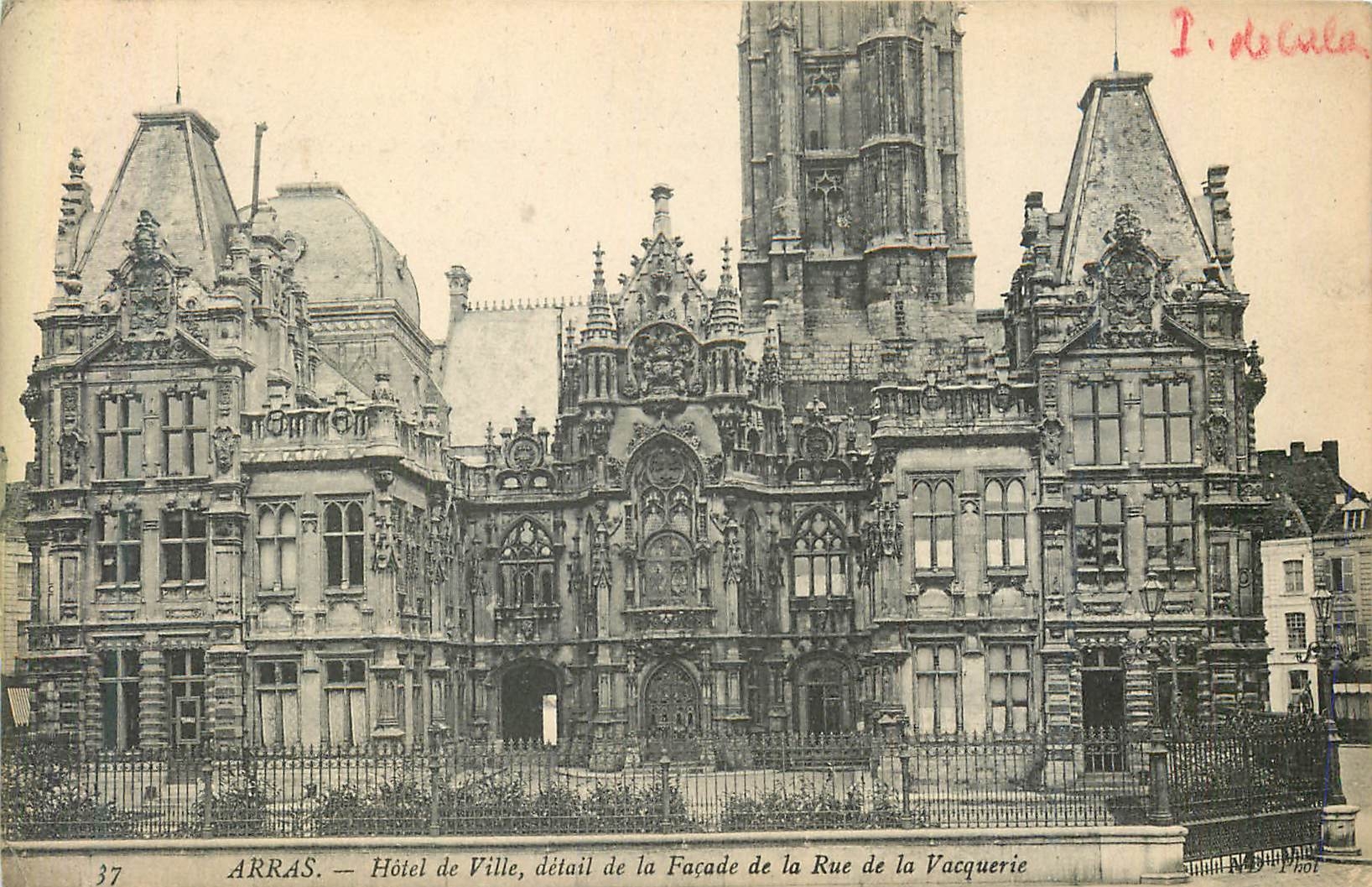 CPA Arras Hotel de Ville detail de la Facade de la RUe de la Vacquerie