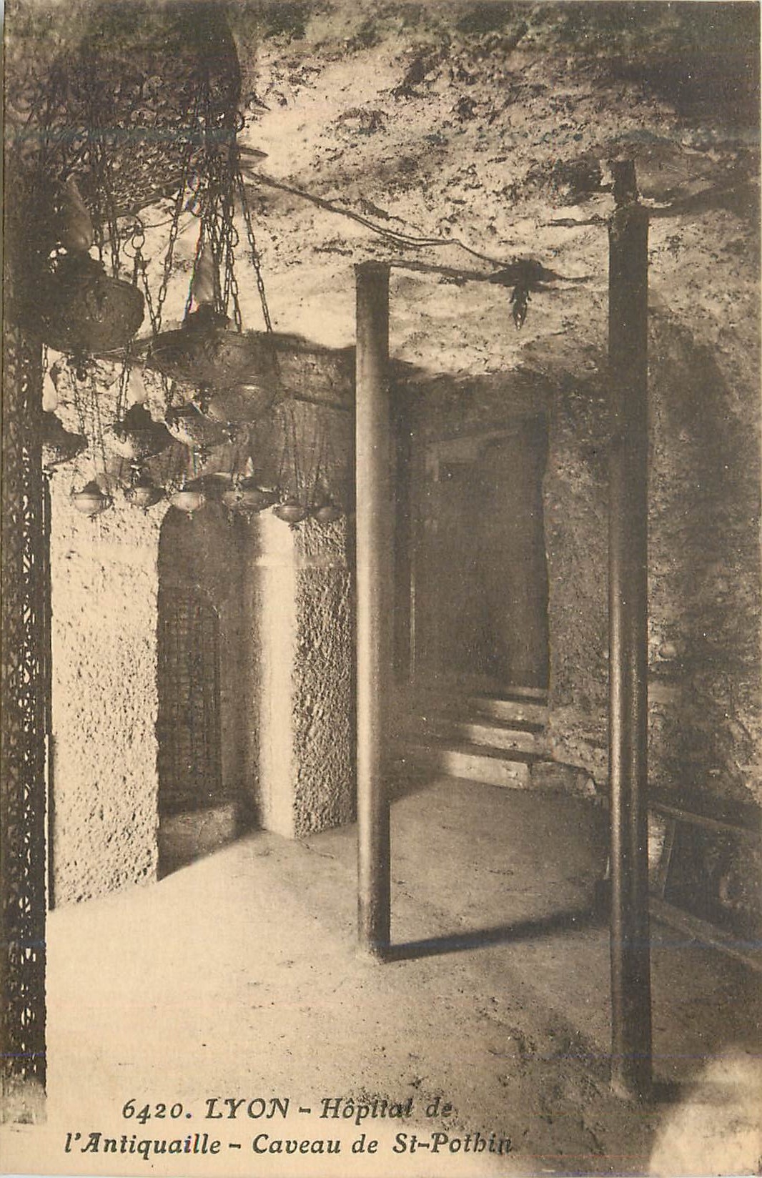 CPA Lyon Hopital de l Antiquaille Caveau de St Pothin 