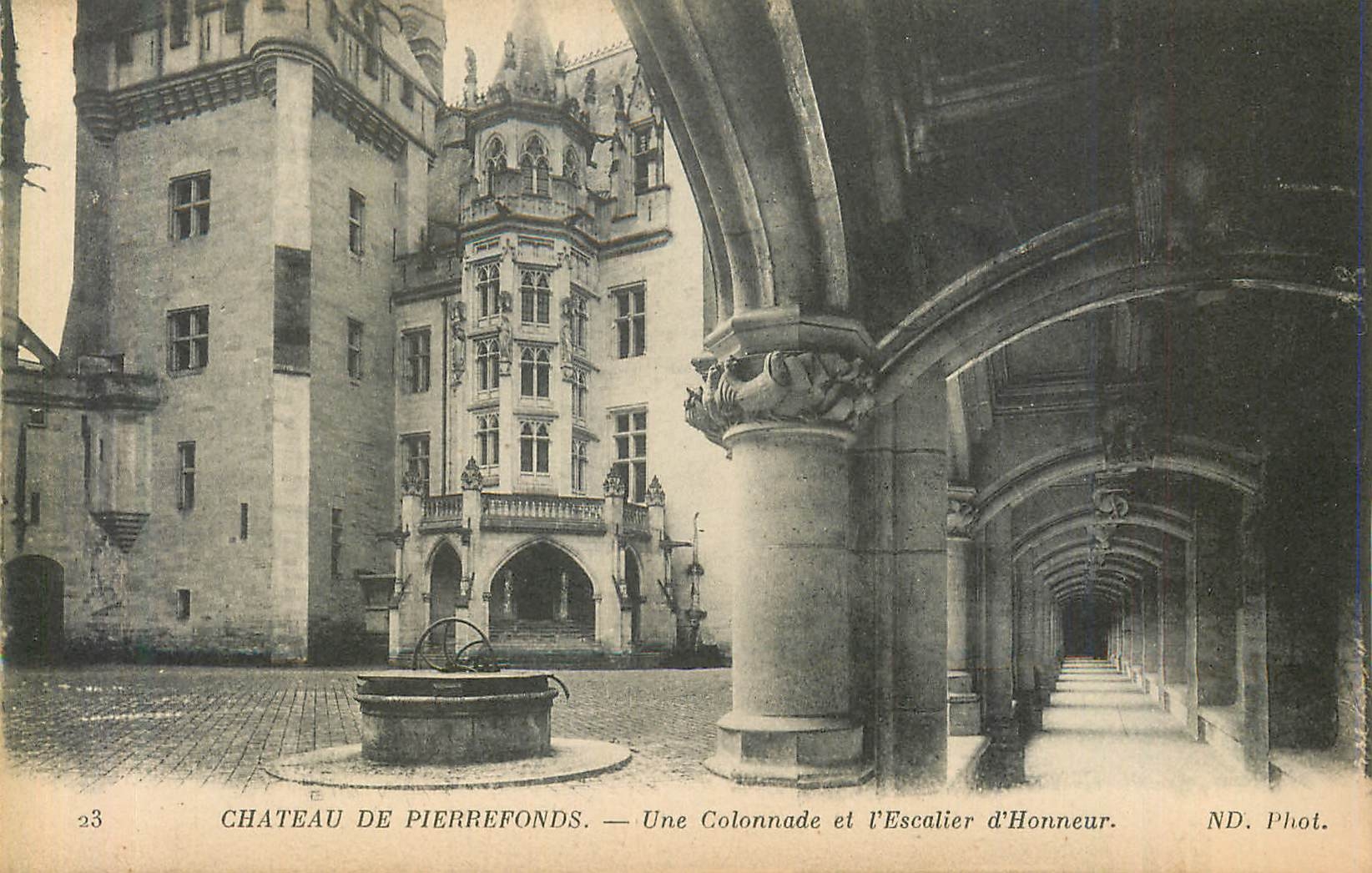 CPA Chateau de Pierrefonds Une Colonnade et l Escalier d Honneur 