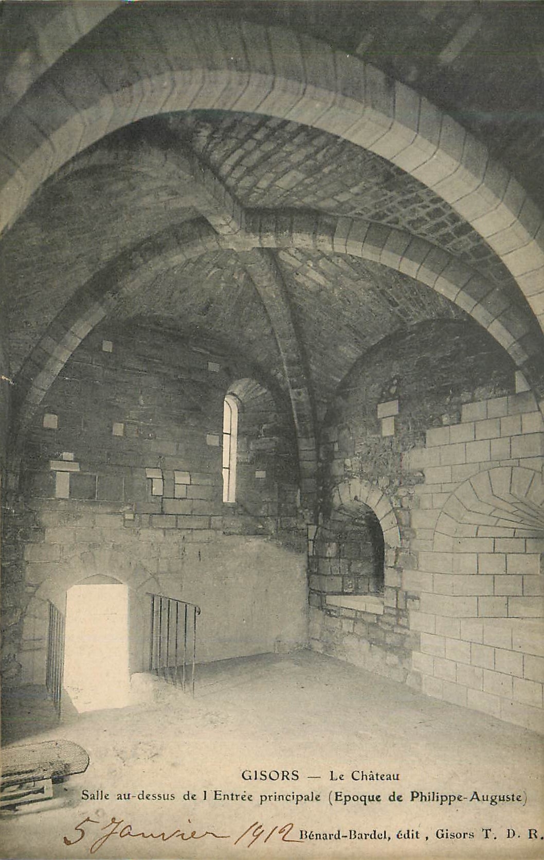 CPA Gisors Le Chateau Salle au dessus de l Entree principale Epoque de Philippe Auguste