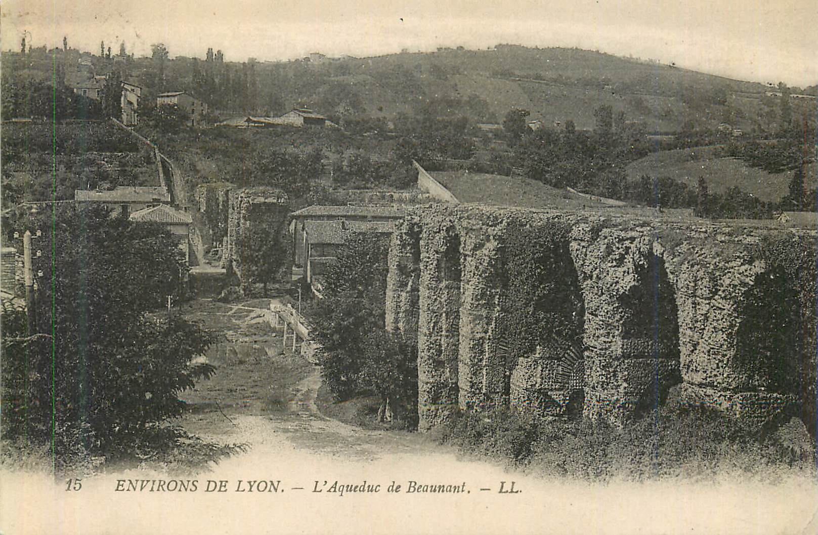 CPA Environs de Lyon L Aqueduc de Beaounant 