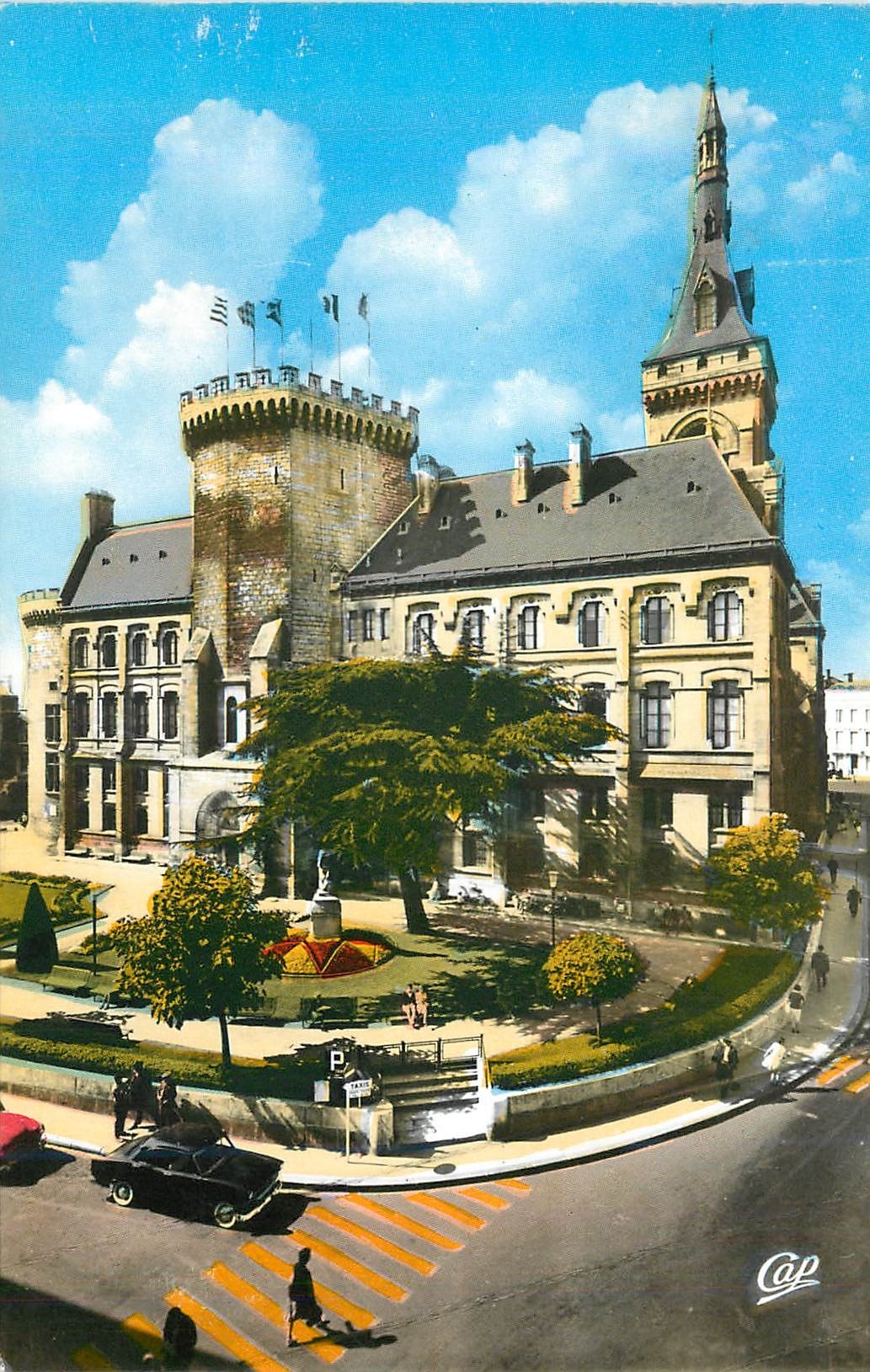 CPM Angouleme L'Hotel de Ville