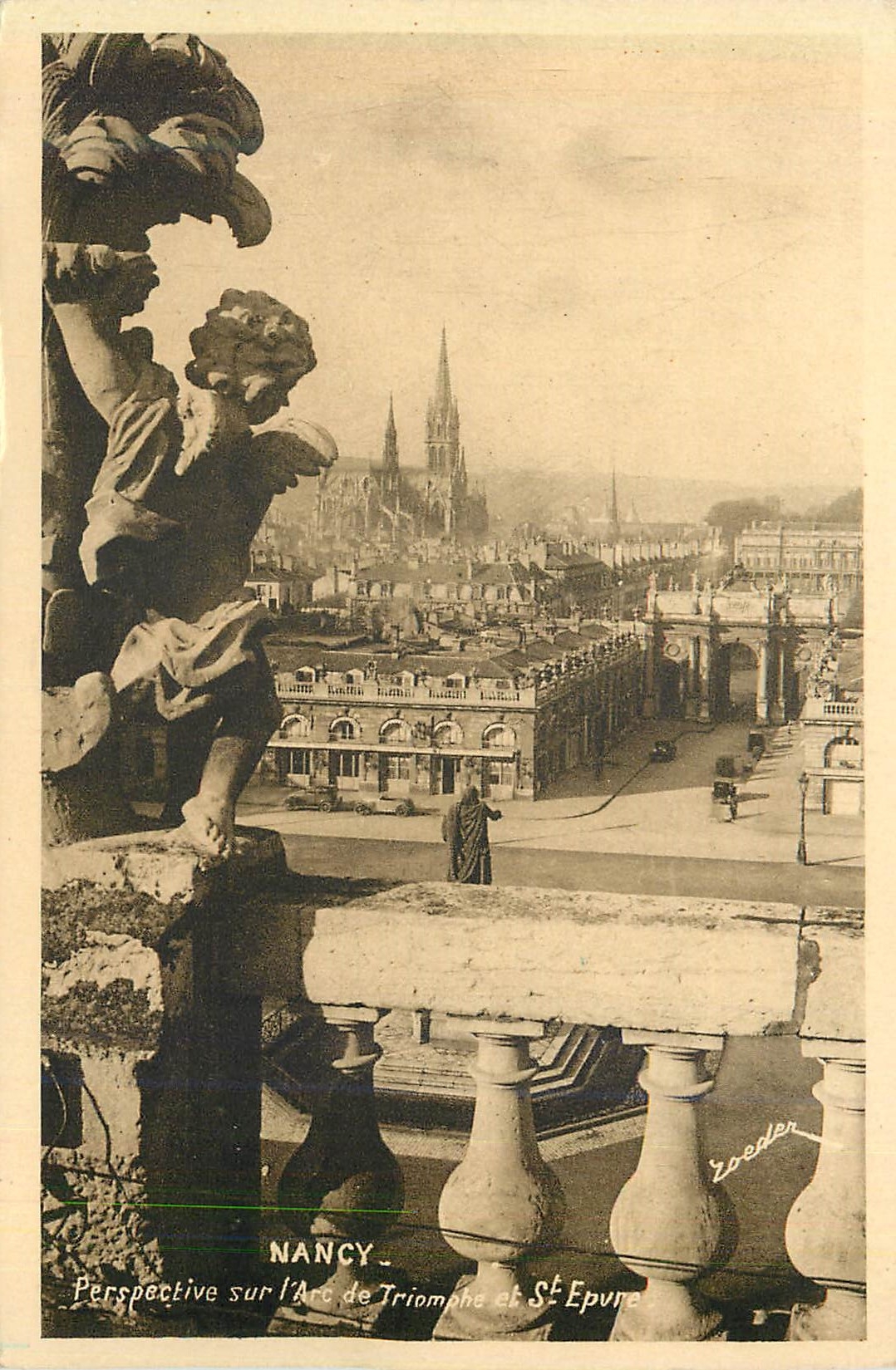 CPA Nancy Perspective sur l''Arc de Triomphe et St Epvre