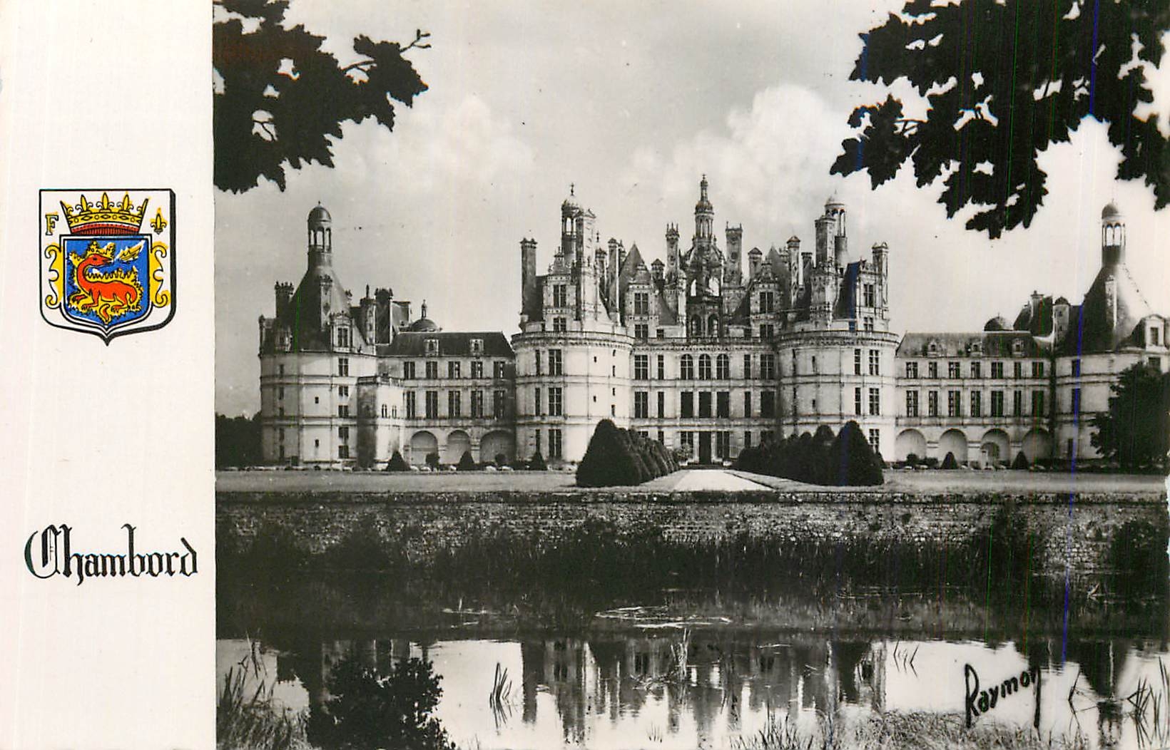 CPM Chambord les Chateaux de la Loire Facade sur le Miroir d'Eau Images de France