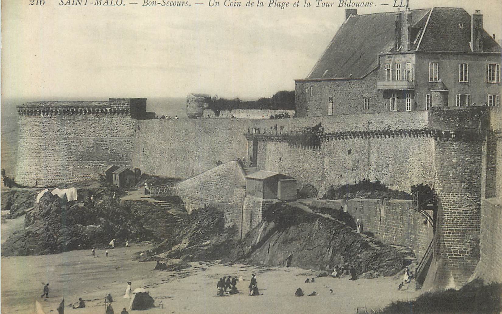 CPA Saint Malo Bon Secours Un Coin de la Plage et la Tour Bidouane