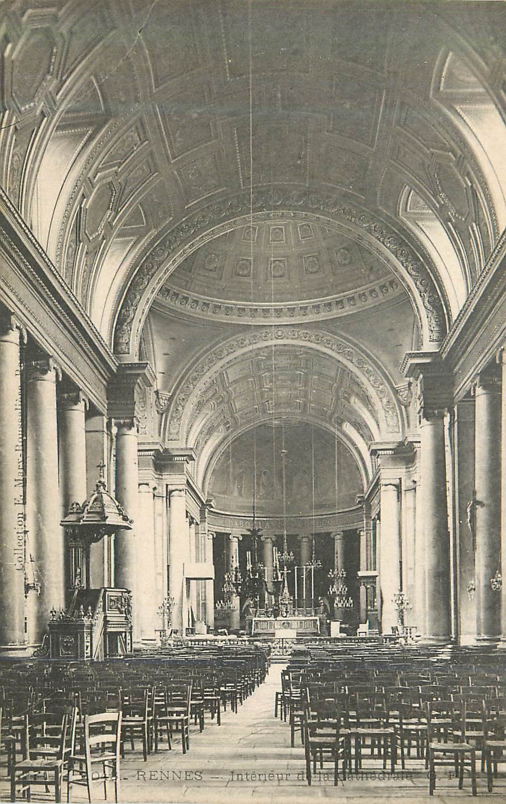 CPA Rennes Interieur de la Cathedrale