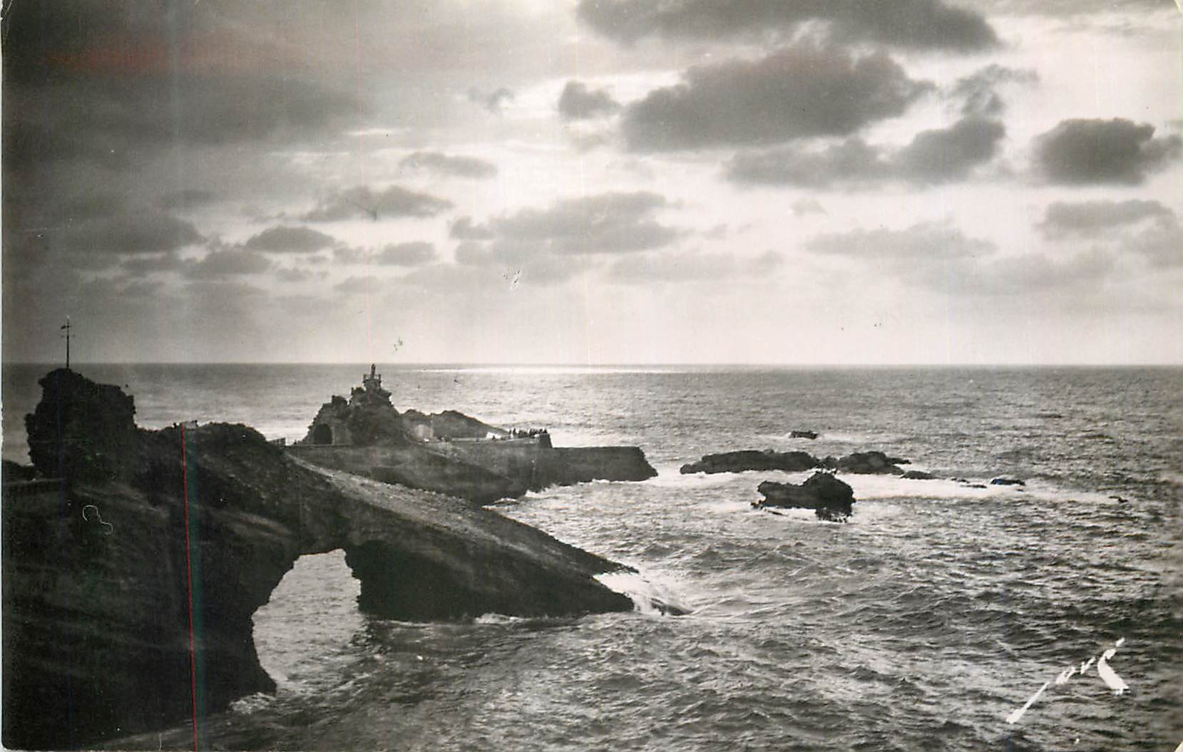 CPM Biarritz (B P) La Roche Percee et le Rocher de la Vierge