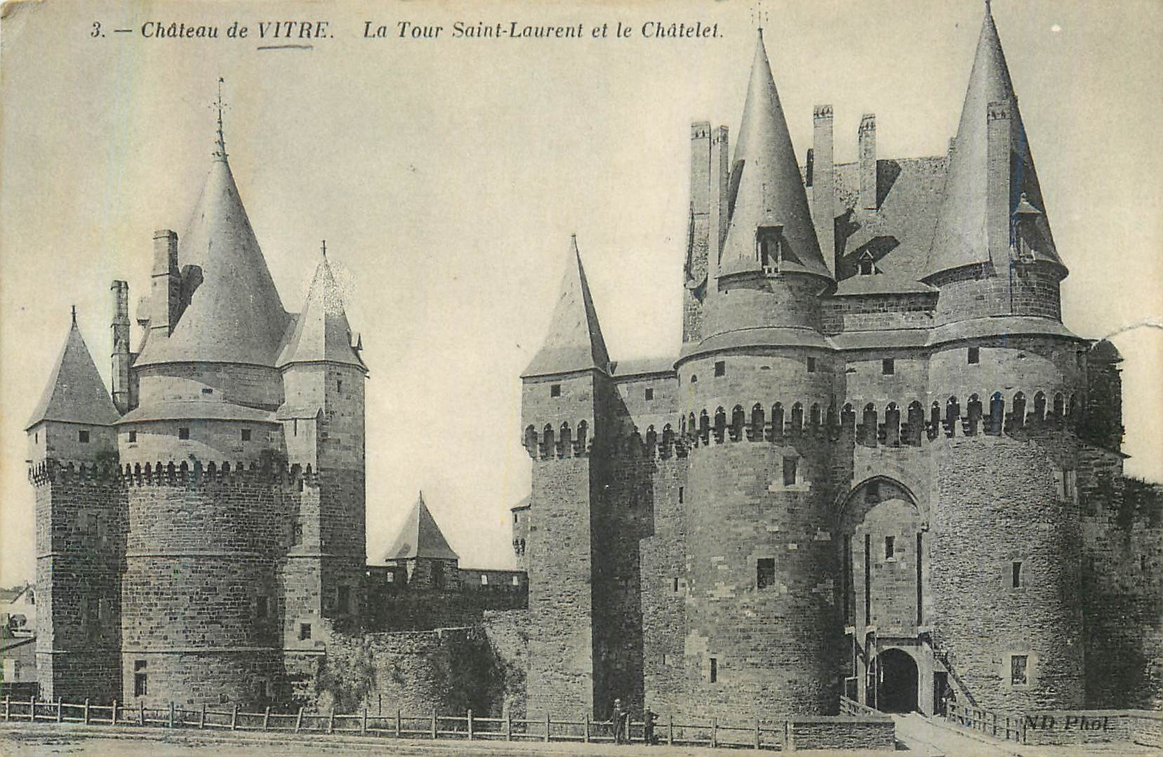 CPA Chateau de Vitre la Tour Saint Laurent et le Chatelet