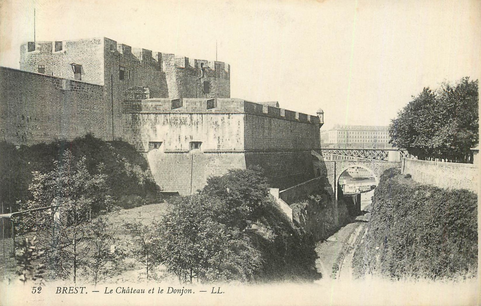 CPA Brest Le Chateau et le Donjon